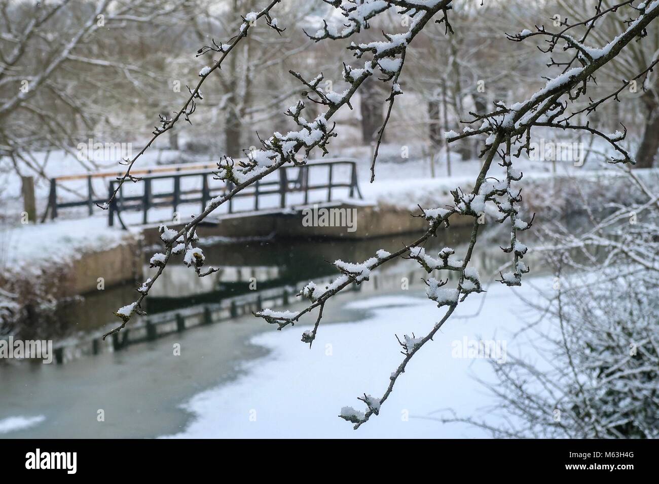 Sawbridgeworth, Hertfordshire, Großbritannien. 28 Feb, 2018. Schnee landet in Sawbridgeworth - England - Hertfordshire - Sawbridgeworth - Fluss Stort - 20180228 - Fotograf Credit: Brian Duffy/Alamy leben Nachrichten Stockfoto