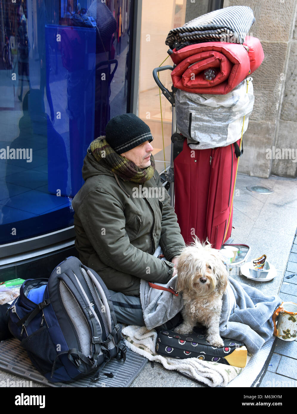 28. Februar 2018, Deutschland, Leipzig eine obdachlose Person mit