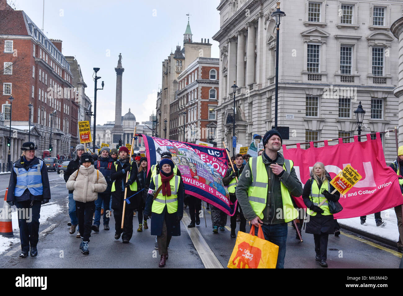 London, Großbritannien. 28. Februar 2018. Mitglieder des University College Union (ucu) Marsch durch die Innenstadt von London gegen Kürzungen ihrer Pensionen zu protestieren. Credit: Stephen Chung/Alamy leben Nachrichten Stockfoto