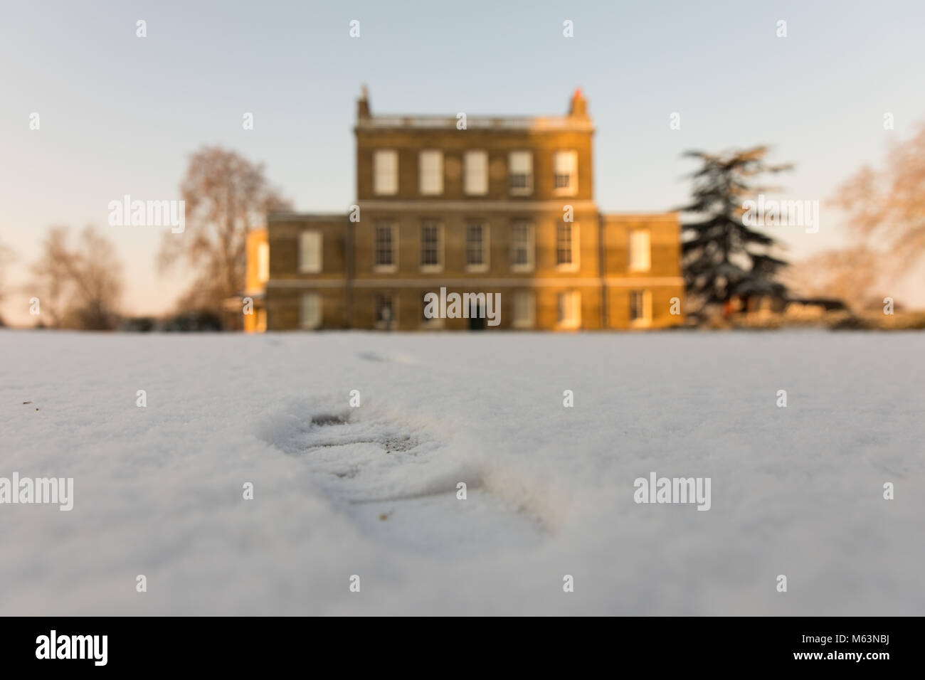 London, Großbritannien. 28. Februar 2018. UK Wetter, Schnee in Stoke Newington. Footprint vor clissold Haus in Clissold Park. Quelle: Carol Moir/Alamy Leben Nachrichten. Stockfoto