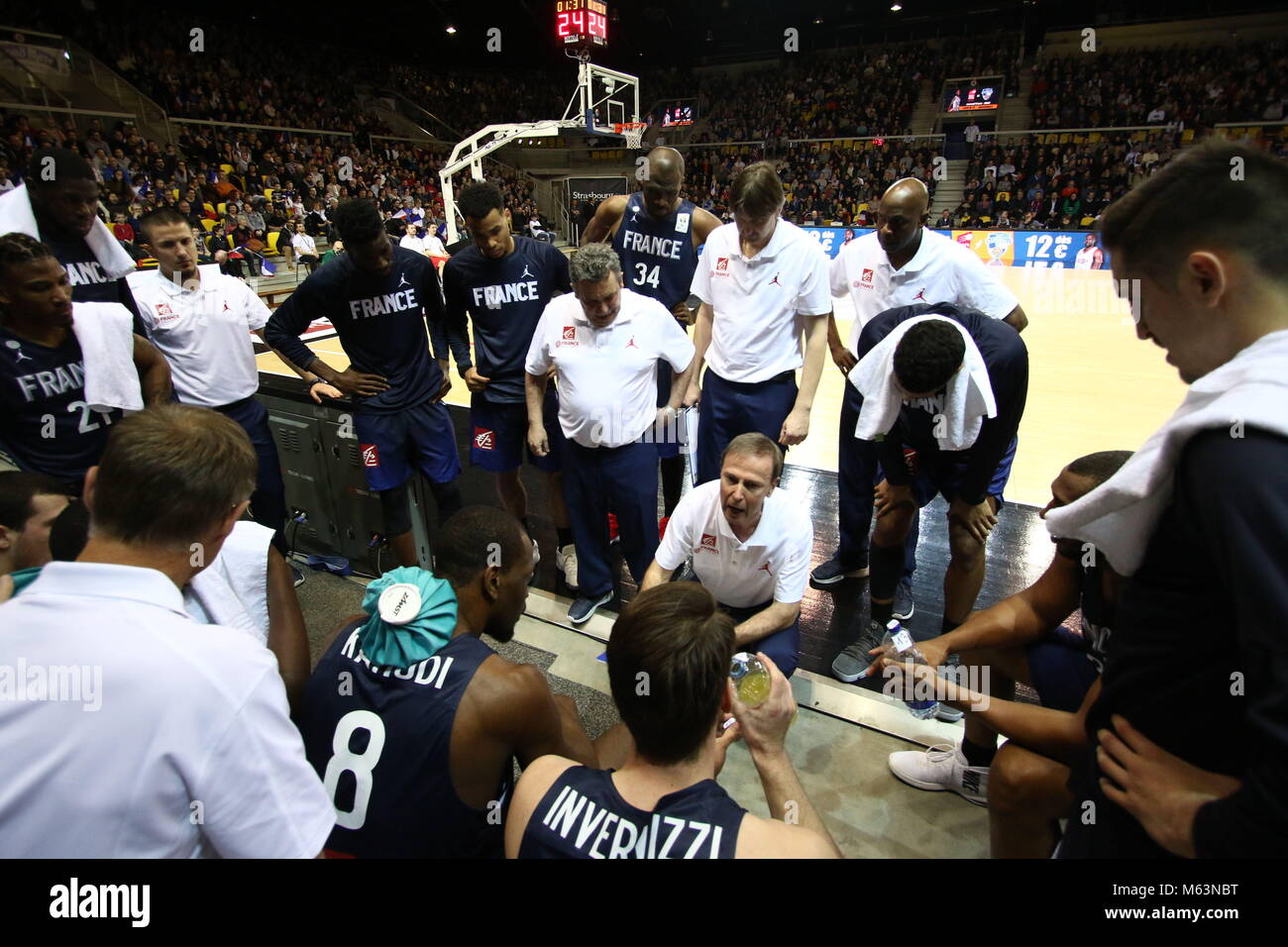 Straßburg, Frankreich. 23 Feb, 2018. Französische Team Coach Vincent Spannzange. Während der FIBA Basketball WM 2019 Europäische Qualifier zwischen Frankreich und Russland match gesehen. Credit: E78A9206.jpg /SOPA Images/ZUMA Draht/Alamy leben Nachrichten Stockfoto