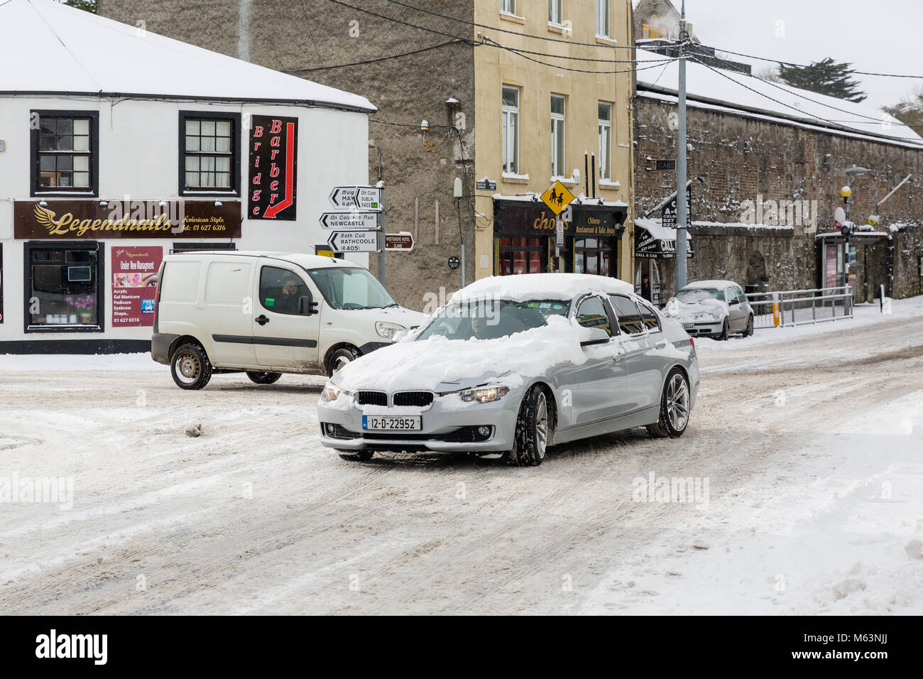 Celbridge, Kildare, Irland. 28 Feb 2018: schwierige Fahrbedingungen in irische Städte, Straßen bei Eis und Schnee weitere Schneefälle fallen restlichen erwartet werden. Irland Wetter. Tier aus dem Osten hits irische Städte. Starker Schneefall in Celbridge. Stockfoto