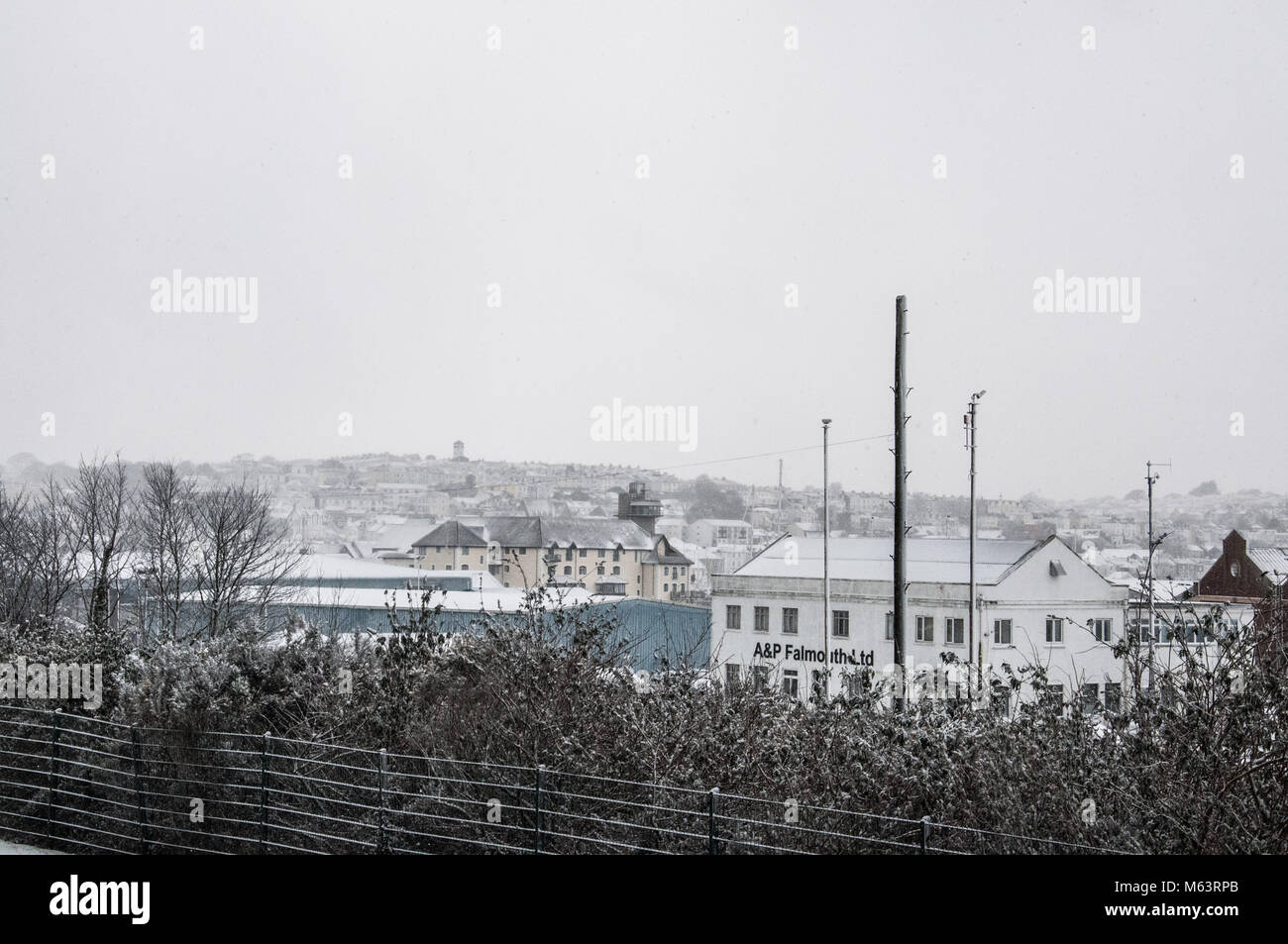 Falmouth, Großbritannien. 28. Februar 2018. Falmouth Stadt bedeckt im Schnee, Cornwall. Lisa Söderström/Alamy leben Nachrichten Stockfoto