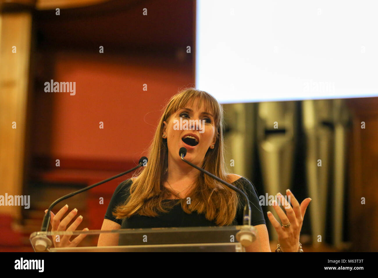 London, Großbritannien. 28 Feb, 2018. Angela Rayner MP (Schatten Staatssekretär für Bildung) spricht an der UCU Pensionen Rallye am Westminster Central Hall Streik. Penelope Barritt/Alamy leben Nachrichten Stockfoto