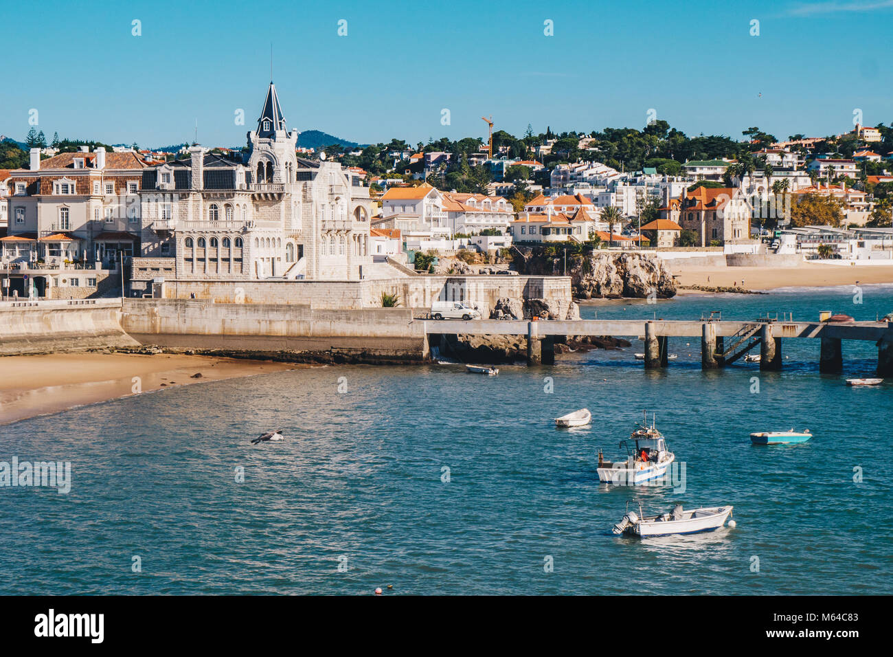 Meer und Strand in der Nähe von Cascais, Lissabon, Portugal Stockfoto Meer und Strand in der Nähe von Cascais, Lissabon, Portugal Stockfoto