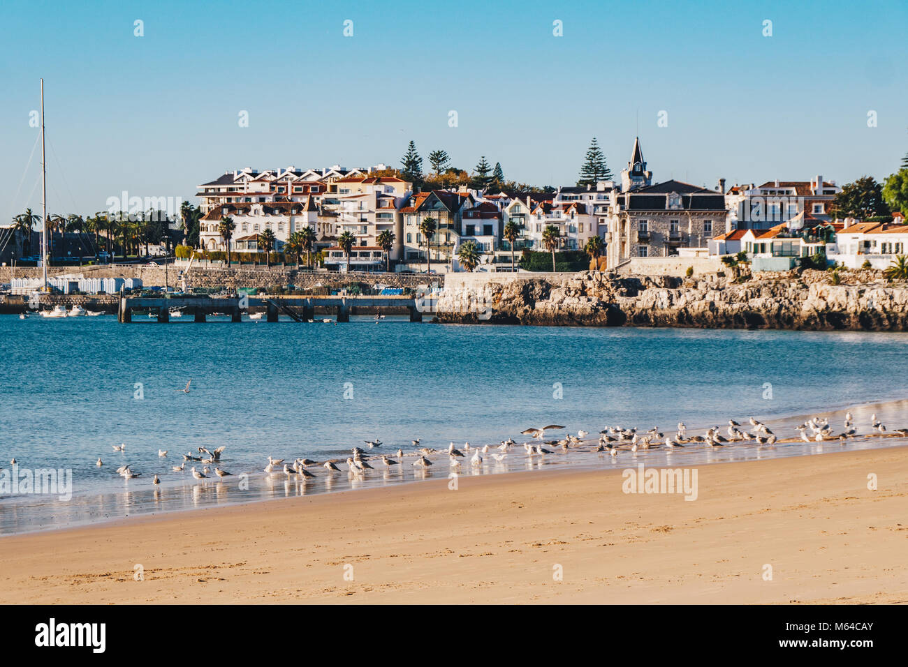 Cascais Panorama mit dem Strand und der Promenade in Cascais, Portugal Stockfoto