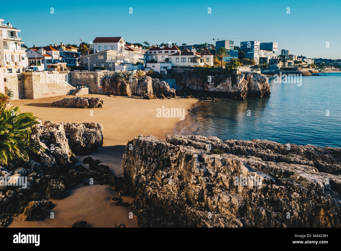 Strand von Cascais in Portugal, berühmte touristische Destination in der Nähe von Lissabon Stockfoto Strand von Cascais in Portugal, berühmte touristische Destination in der Nähe von Lissabon Stockfoto