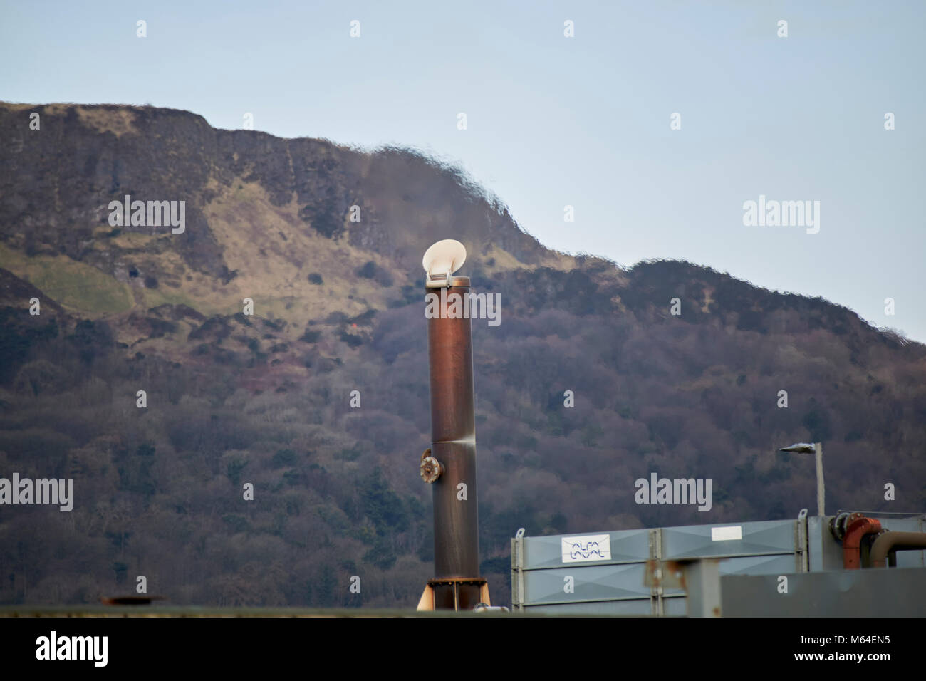 Heiße Abgase aus Methan Deponiegas in riesen Park site auf der ehemaligen Deponie auf zurückgewonnenen Landes nördlich Vorland Belfast Nordirland i Stockfoto