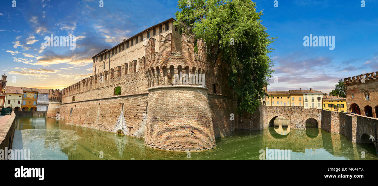 Bild-und-Bild von der Außenseite des späten Mittelalter (13. Jahrhundert) Wasserschloss urban Schloss reisdence Rocca Sanvitale Sanvitale (Schloss), Fontanella Stockfoto