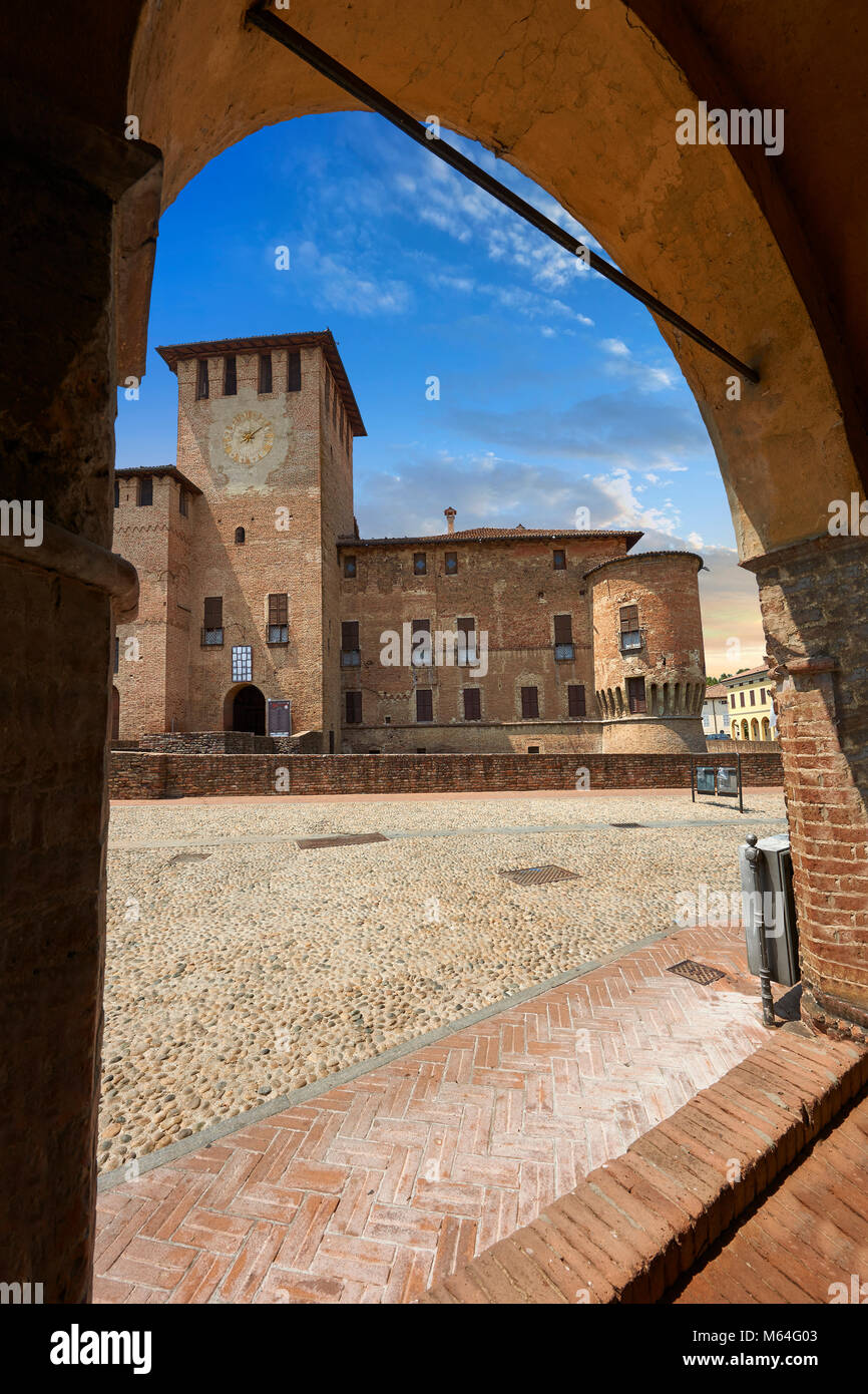 Bild-und-Bild von der Außenseite des späten Mittelalter (13. Jahrhundert) Wasserschloss urban Schloss reisdence Rocca Sanvitale Sanvitale (Schloss), Fontanella Stockfoto