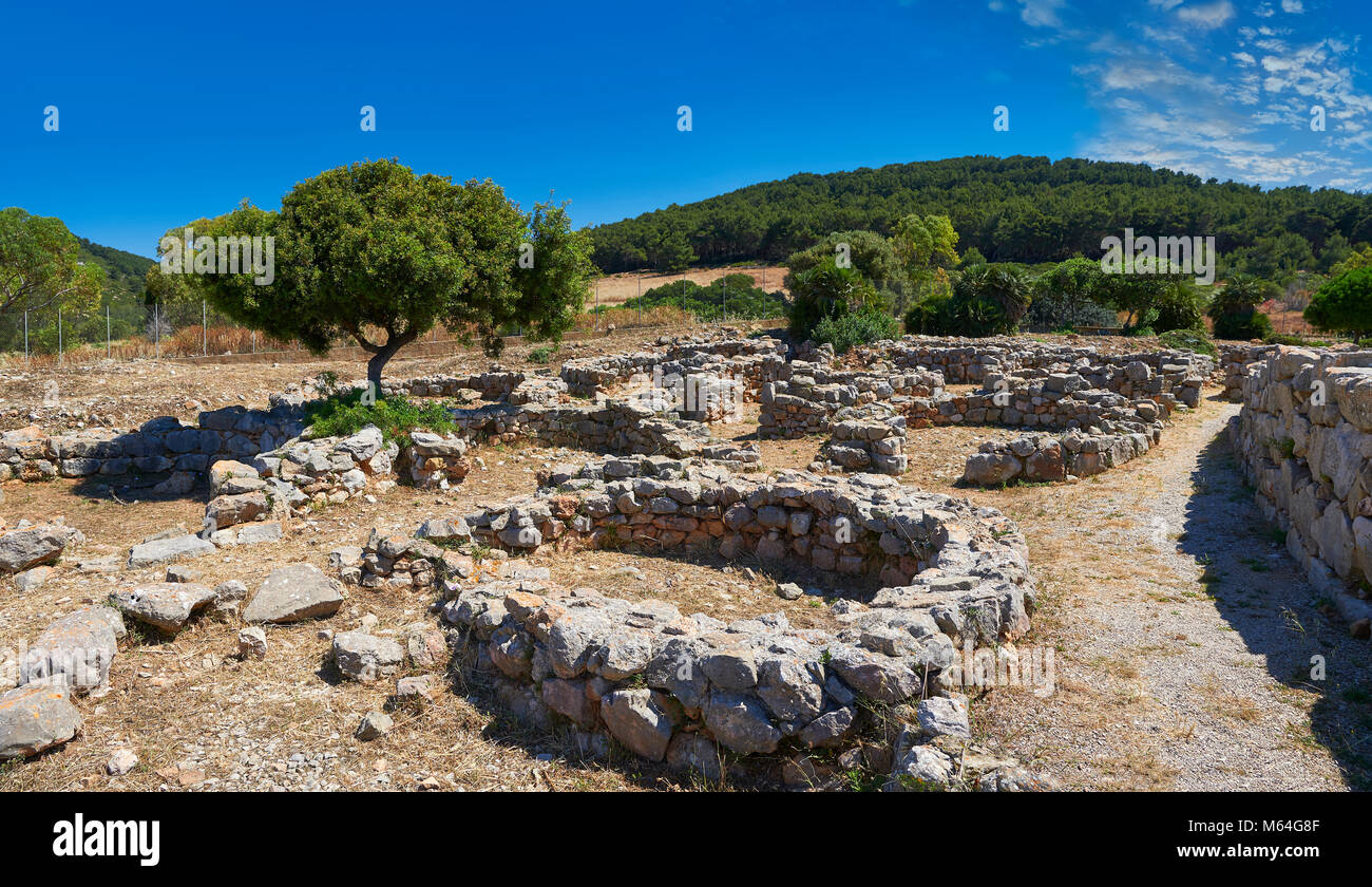 Bilder und Image der äußeren Ruinen von Palmavera runde prähistorischen Nuragischen Dorf archäologische Stätte, mittlere Bronzezeit (1500 v. Chr.), Alghero, Sar Stockfoto