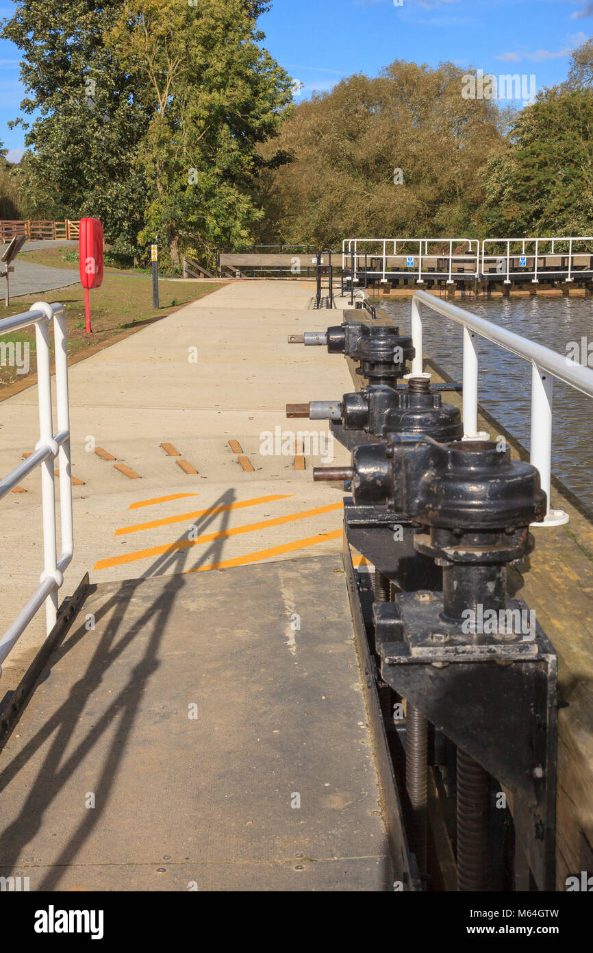 Die neue Teston Lock auf dem Fluss Medway in Teston in der Nähe von Maidstone, Kent, Großbritannien Stockfoto