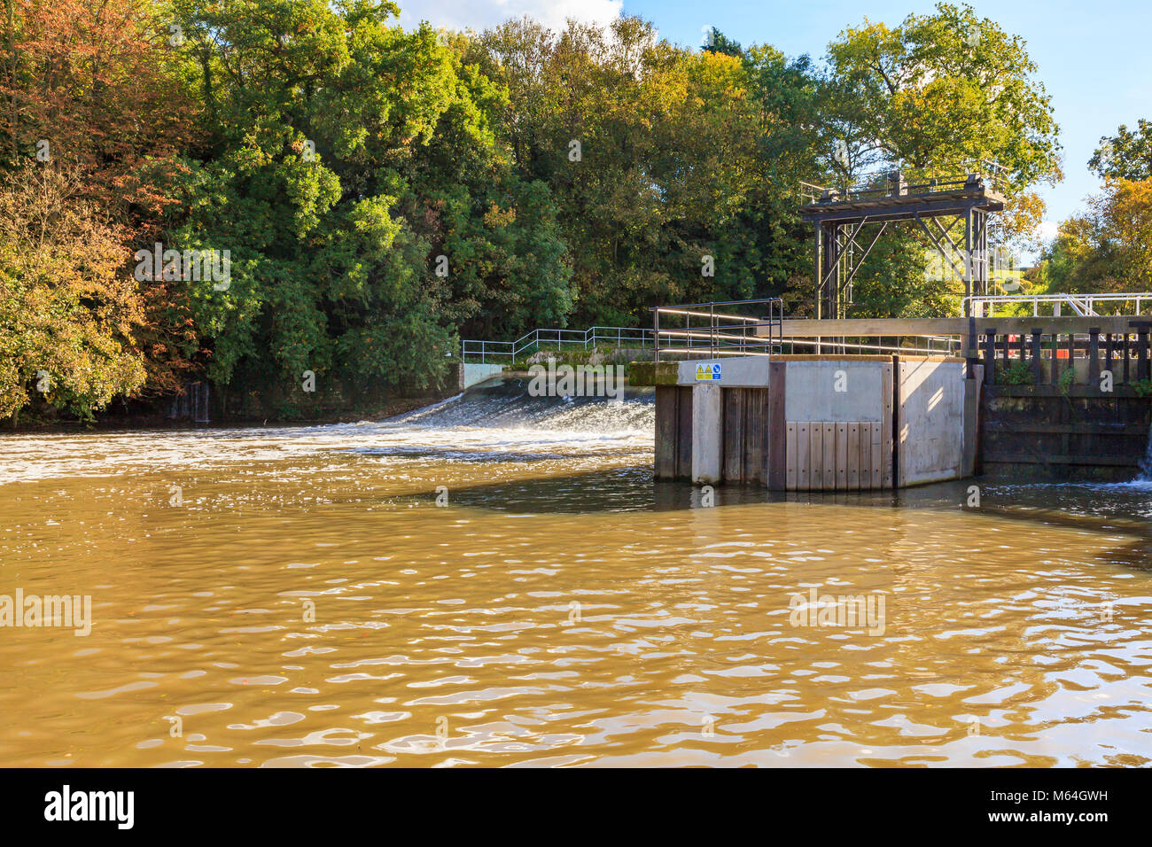 Die neue Teston Lock auf dem Fluss Medway in Teston in der Nähe von Maidstone, Kent, Großbritannien Stockfoto