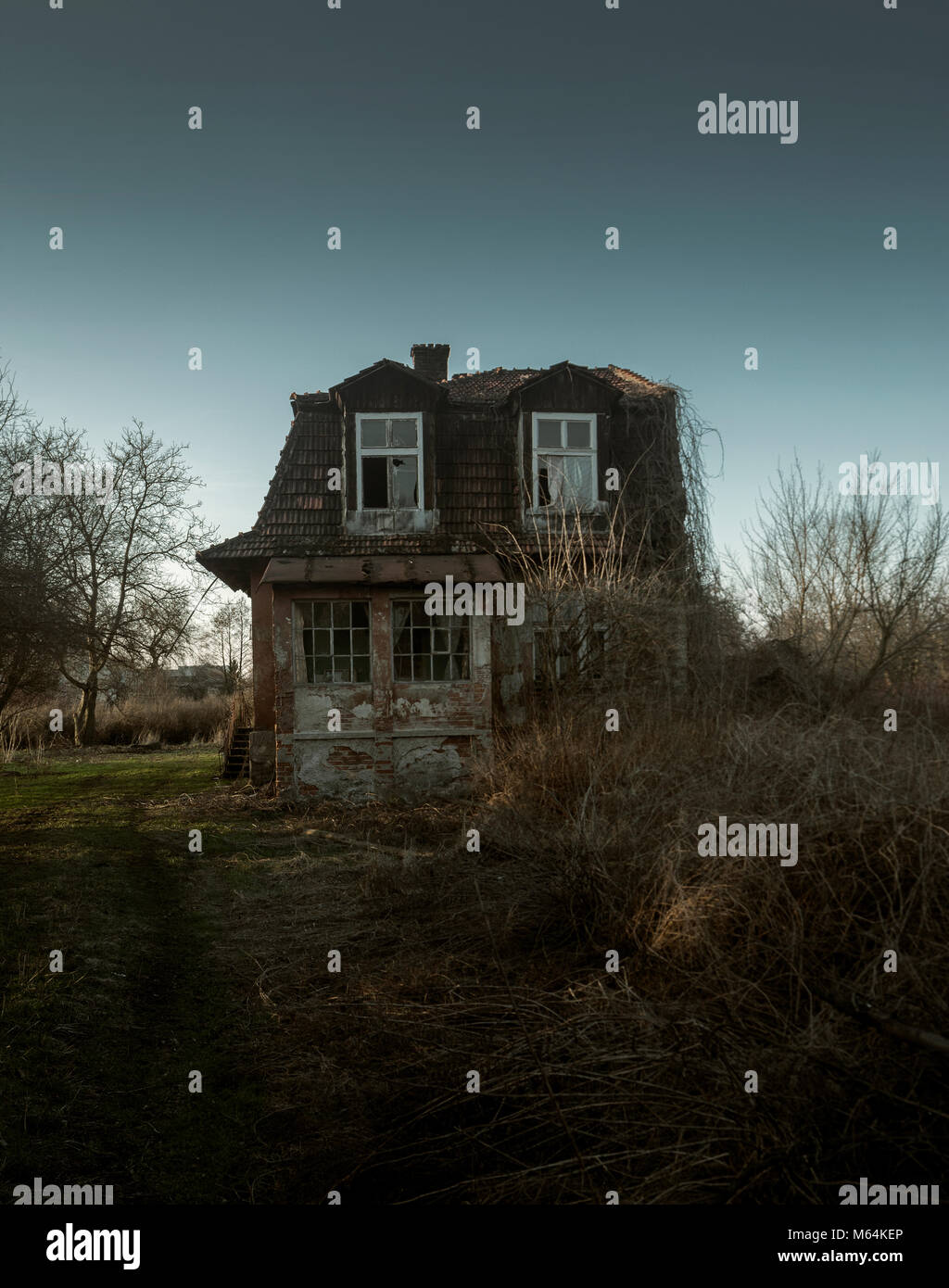 Gruselig Und Schaurig Verlassene Haus Stockfotografie Alamy