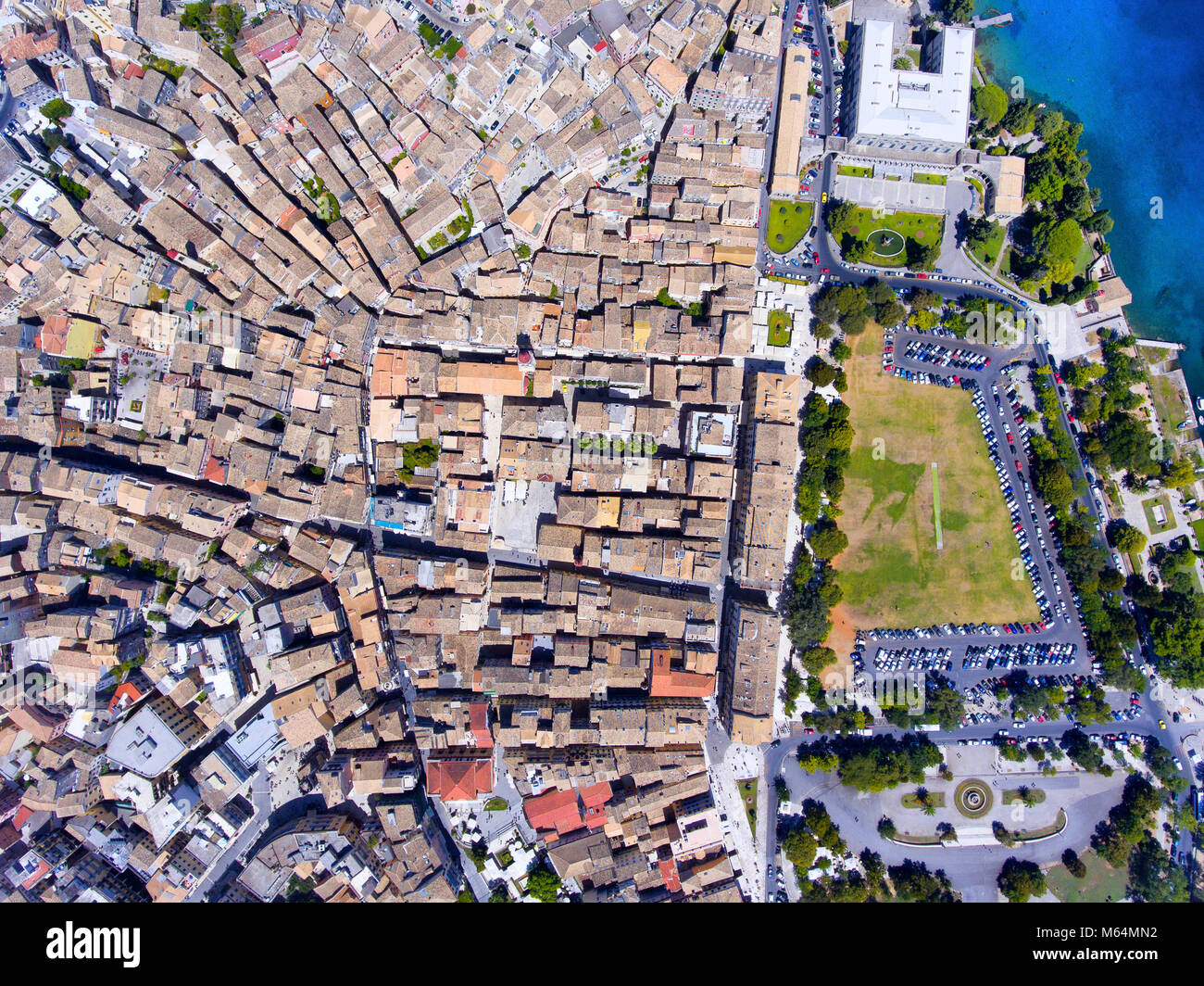 Die Straße von Korfu Stadt von oben. In einem alten venezianischen Architektur beeinflusst. Insel Korfu, Griechenland. Stockfoto