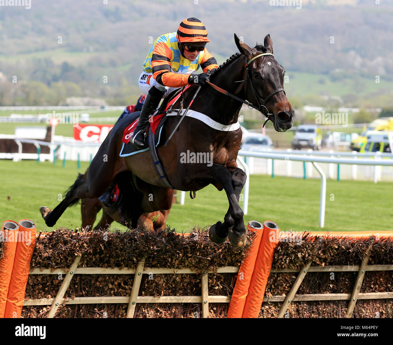 15.04.2015. Cheltenham, England. Cheltenham April Sitzung Tag einer. Vielleicht Beißen (IRE) geritten von Nico de Bonville löscht den zuletzt in der Citipost zu gewinnen. Stockfoto