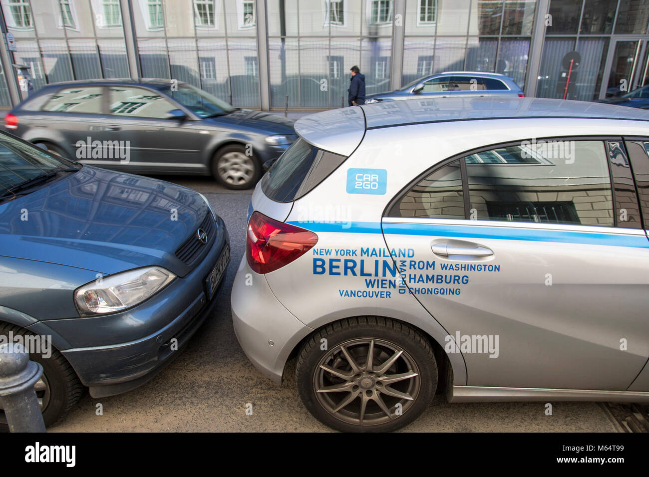 Fahrzeug Von Car2go Ein Car Sharing Anbieter Der Deutsche Autohersteller Daimler Und Die Autovermietung Europca In Berlin Deutschland Stockfotografie Alamy