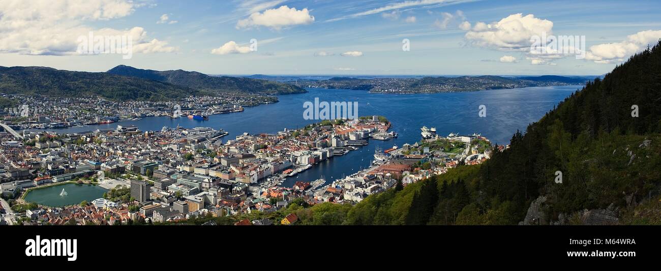 Panorama von Bergen in Norwegen. Stadt - Hafen - Bucht Stockfoto