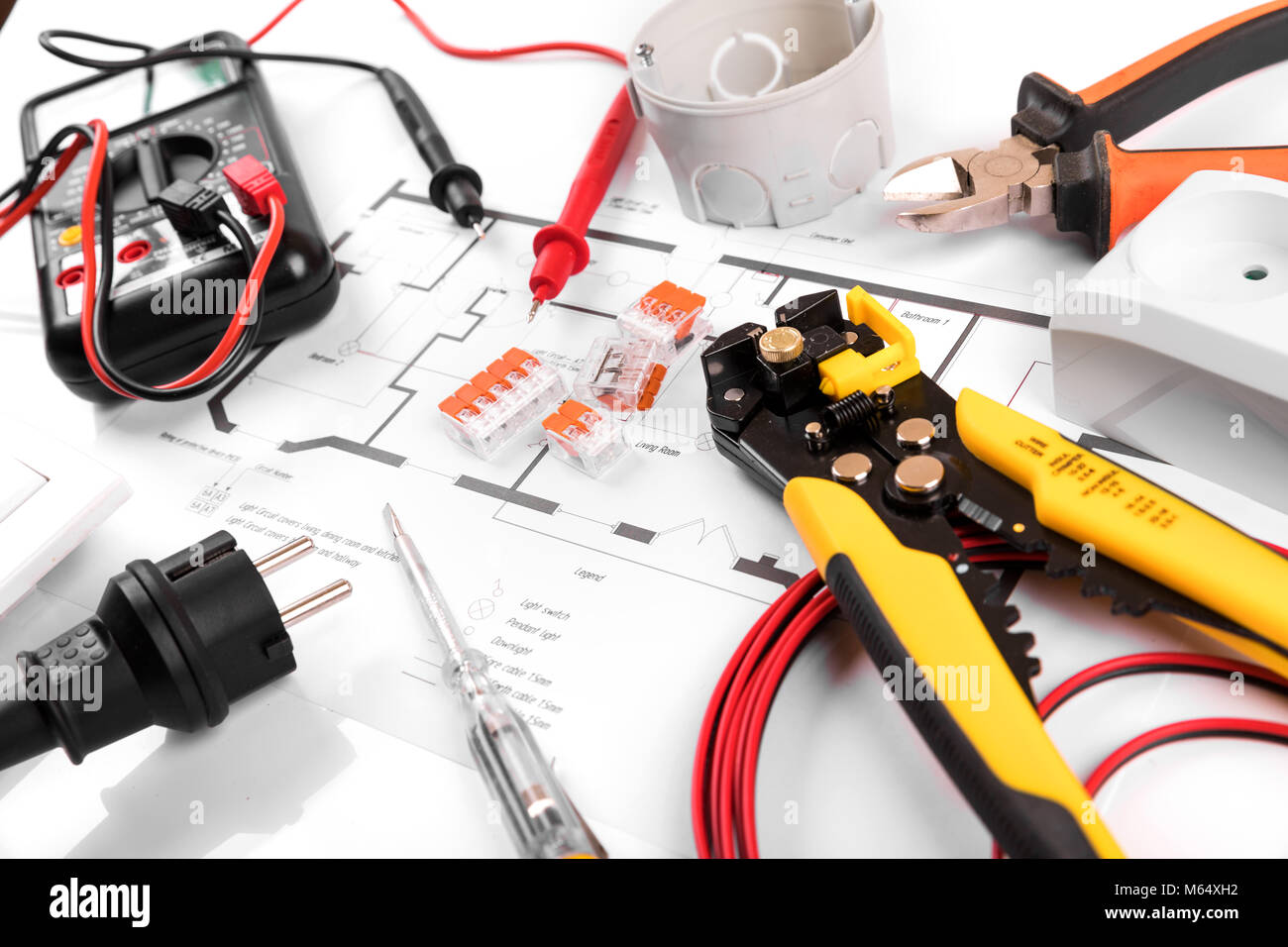 Elektrische Werkzeuge und Zubehör auf Haus Schaltplan Stockfoto