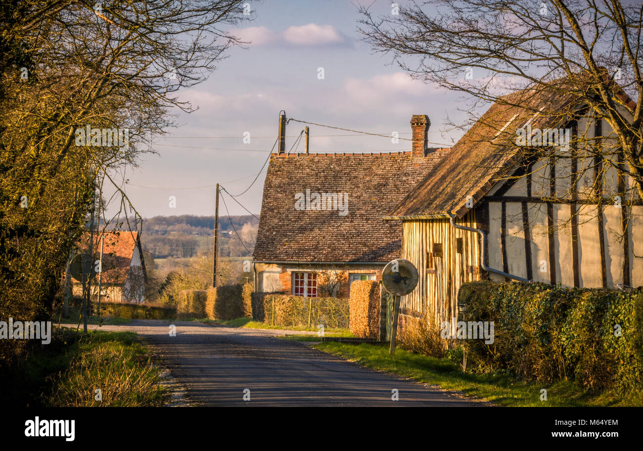Französischen ländlichen street view An einem Winternachmittag in der Normandie Stockfoto