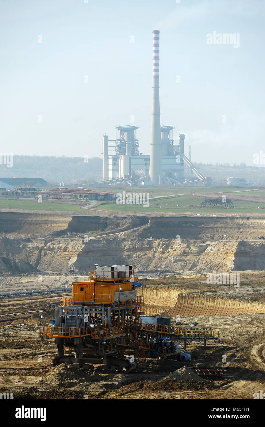 Blick auf große Oberfläche Coal Mine an einem sonnigen Tag Stockfoto