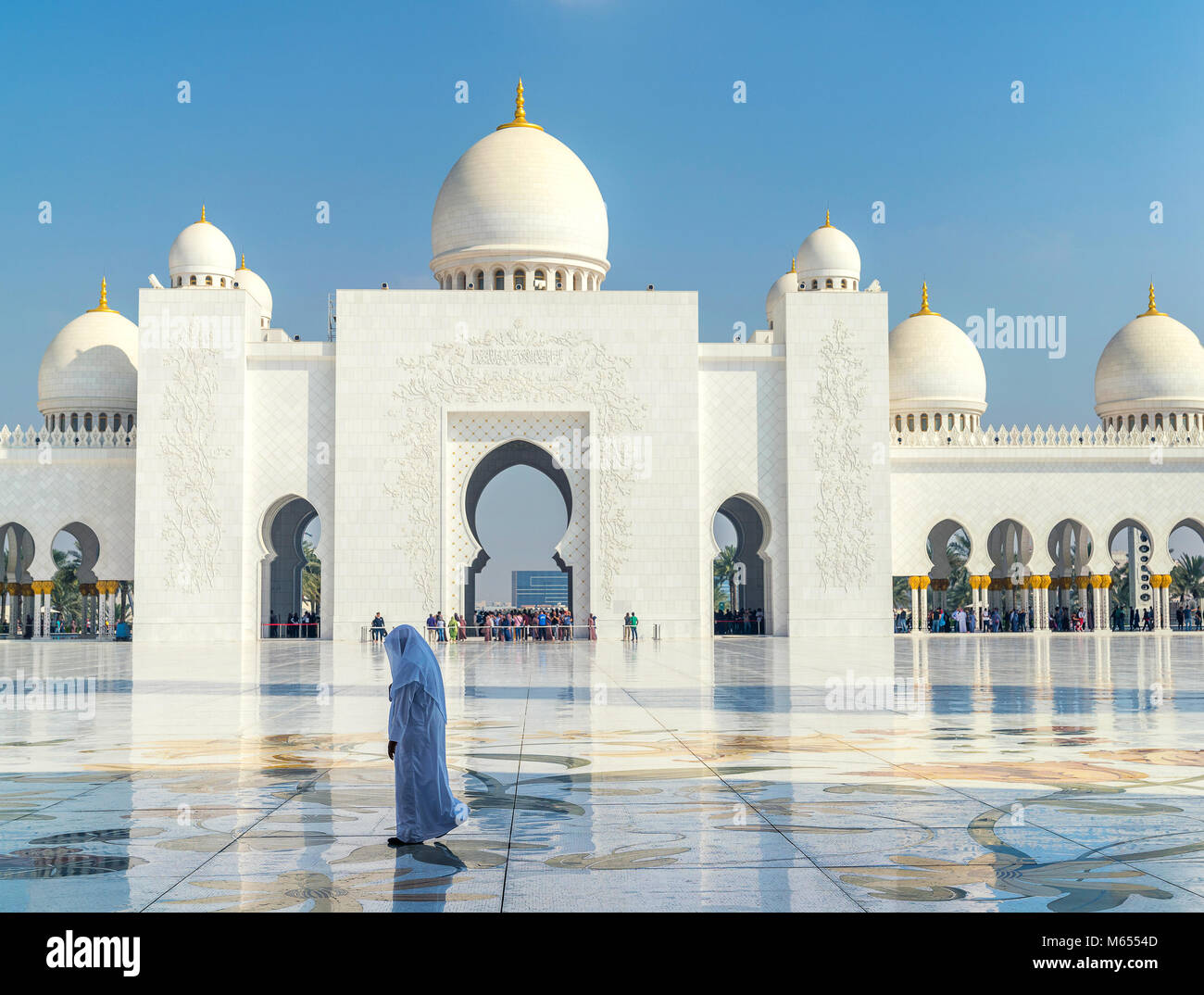 28. Dezember 2017 - Abu Dhabi, VAE. Sheikh Zayed Grand Moschee ist ein Meisterwerk der modernen islamischen Architektur und Design. die Religion Stockfoto