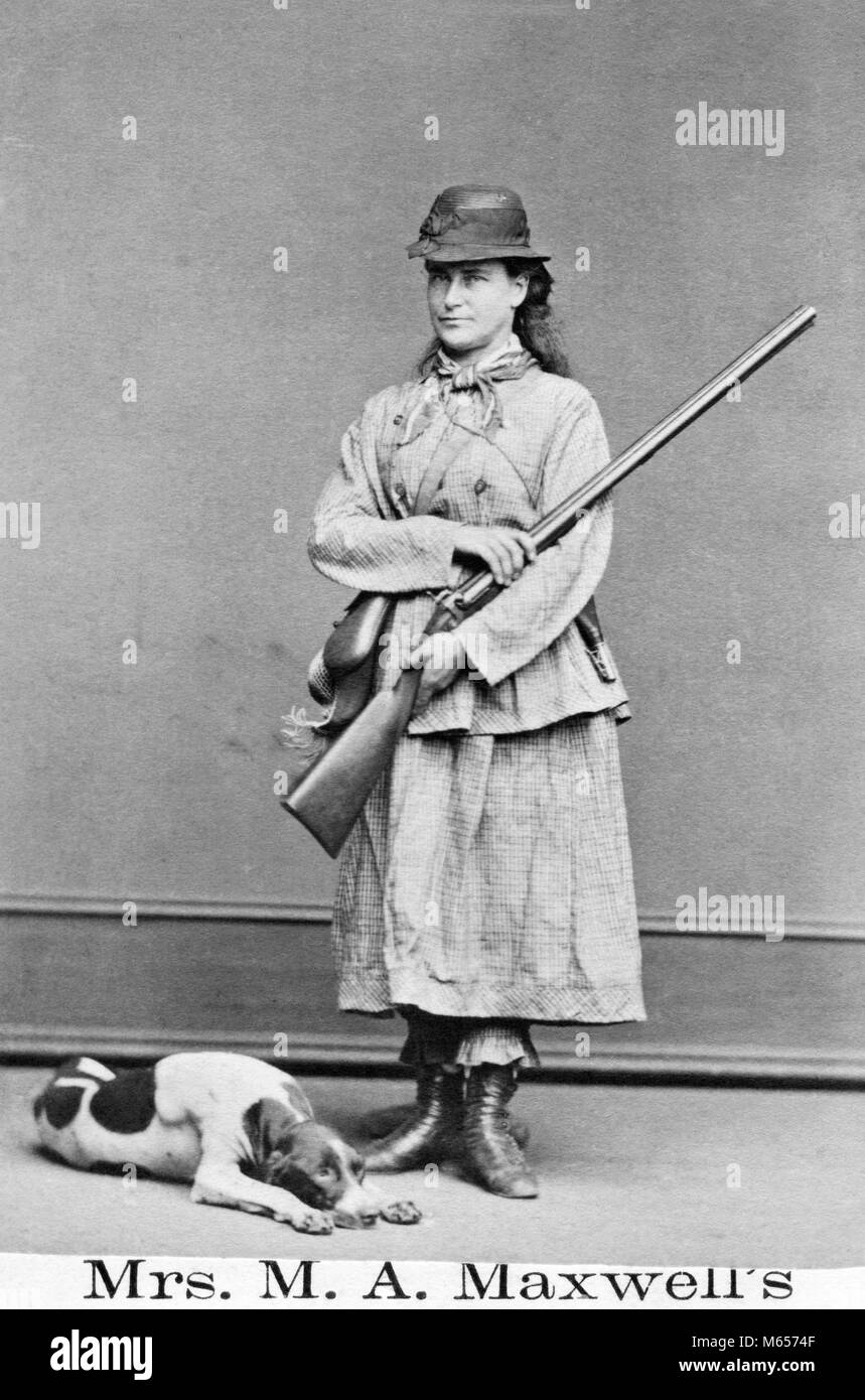 1870 1870 PORTRÄT MARTHA MAXWELL posiert mit SCHROTFLINTE berühmten Naturforscher ERSTE FRAU ZU HABEN UNTERARTEN BENANNT NACH IHREM-g 9408 HAR 001 HARS PRÄPARATOR CANINE SÄUGETIER MARTHA MITTE NACH MITTE DER ERWACHSENEN FRAU OHIO 1876 A.B&W BARABOO SCHWARZE UND WEISSE BOULDER CARL HANRATTY KAUKASISCHEN ETHNIE COLORADO DARTT ERSTE FRAU MARTHA ANN MAXWELL MAXWELL MAXWELL EULE BENANNT NACH NATURFORSCHER NEVADAVILLE OBERLIN COLLEGE ALTMODISCHE OTUS ASIO MAXWELLIAE PERSONEN PHILADELPHIA CENTENNIAL EXHIBITION WEGWEISENDE DIORAMA ZEIGT ROCKY MOUNTAIN MUSEUM ausgestopfte Tiere Unterarten Stockfoto