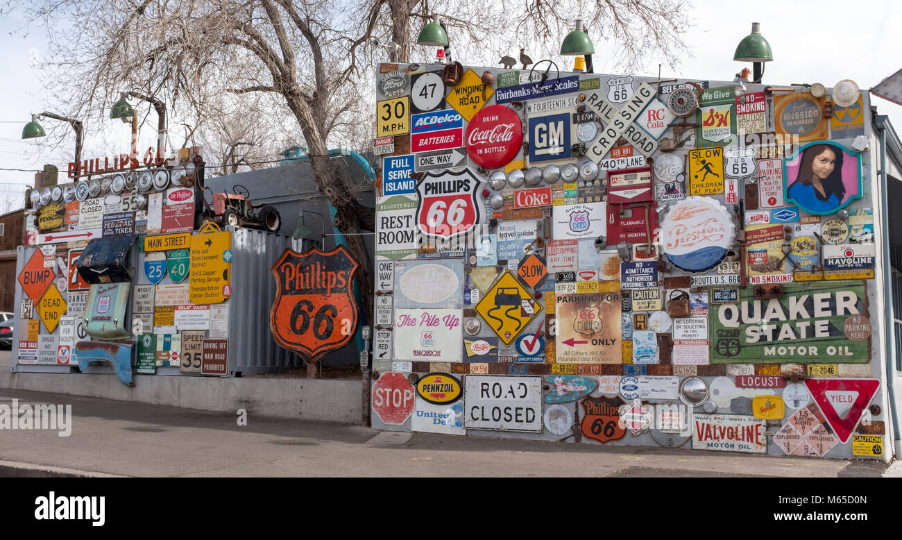Wand von Vintage metall Schilder/Americana (Route 66) New Mexico Stockfoto