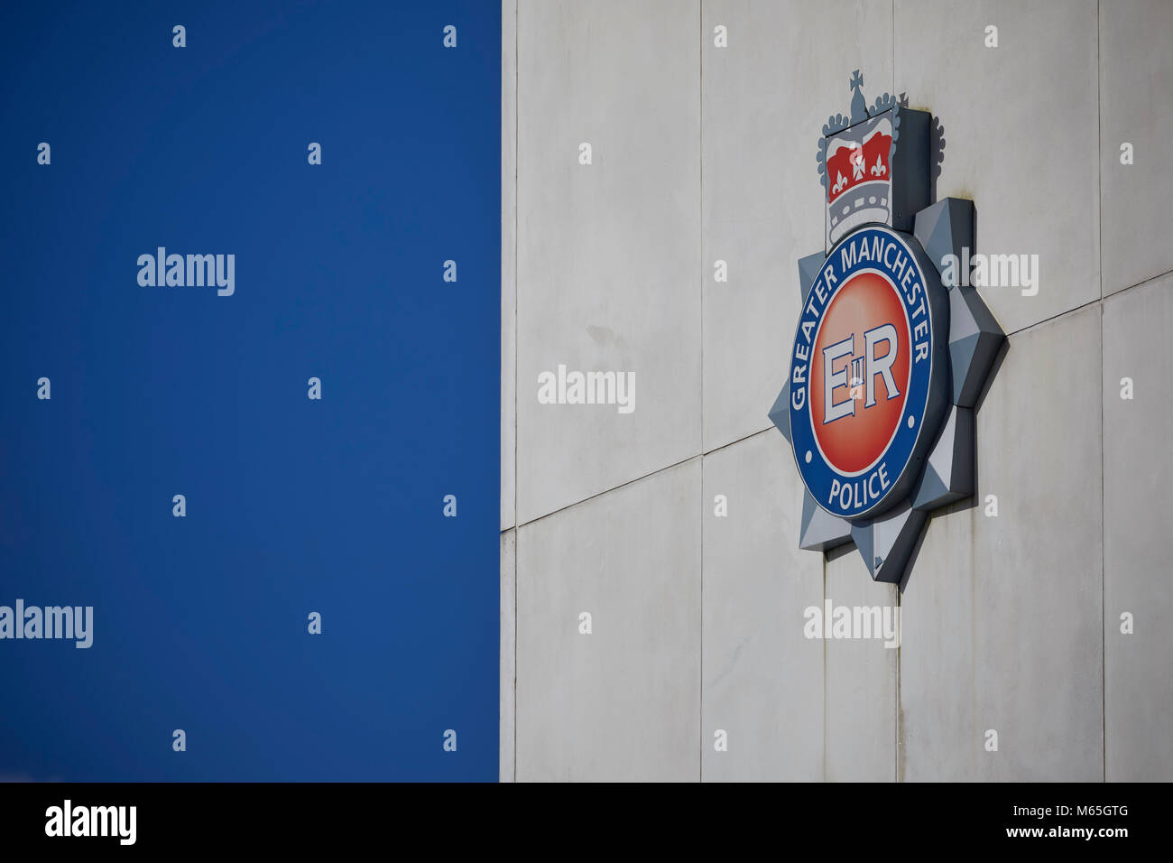 GMP-Greater Manchester Police Abzeichen an der Seite des Central Park Polizei Gebäude Stockfoto