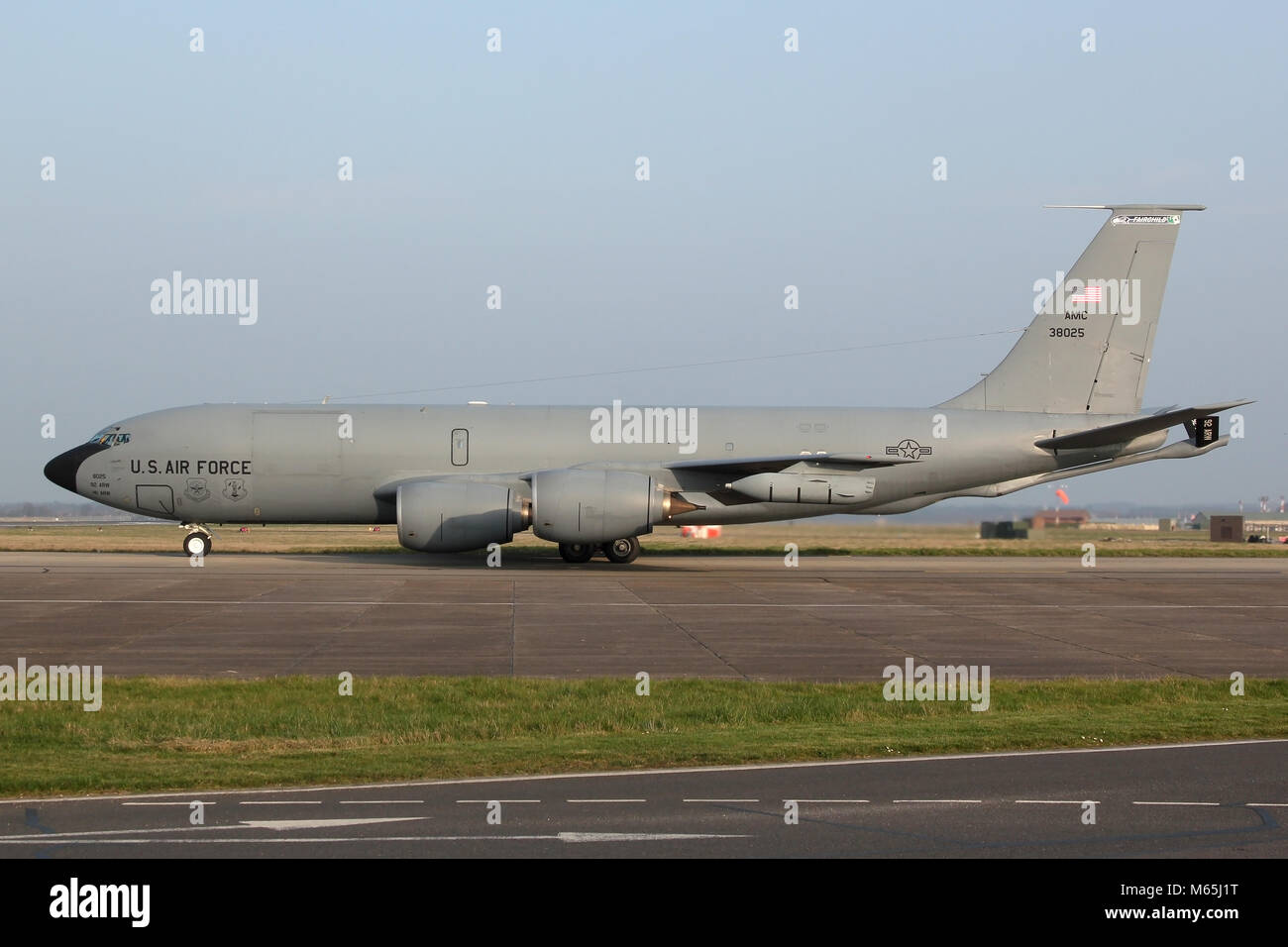 USAF KC-135 Stratotanker R Holding kurze der Start- und Landebahn am RAF Mildenhall vor der Abfahrt. Stockfoto