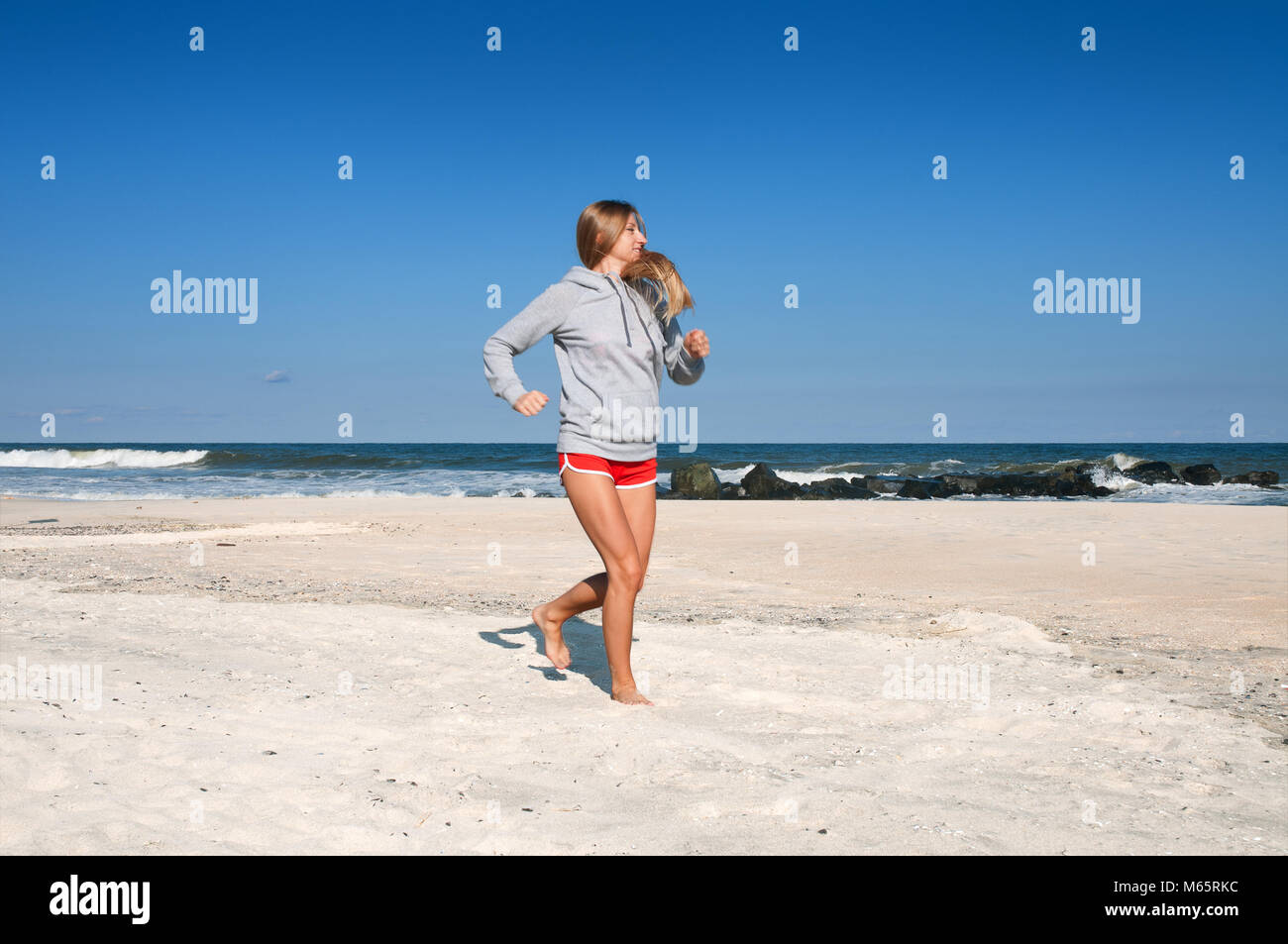 Fitness Runner Frau Barfuß Laufen Am Strand Sportliche Athlet Training Cardio Stockfotografie 5084