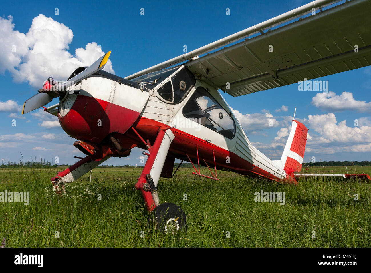 Leichte sport Ebene an einem kleinen Flughafen Stockfoto