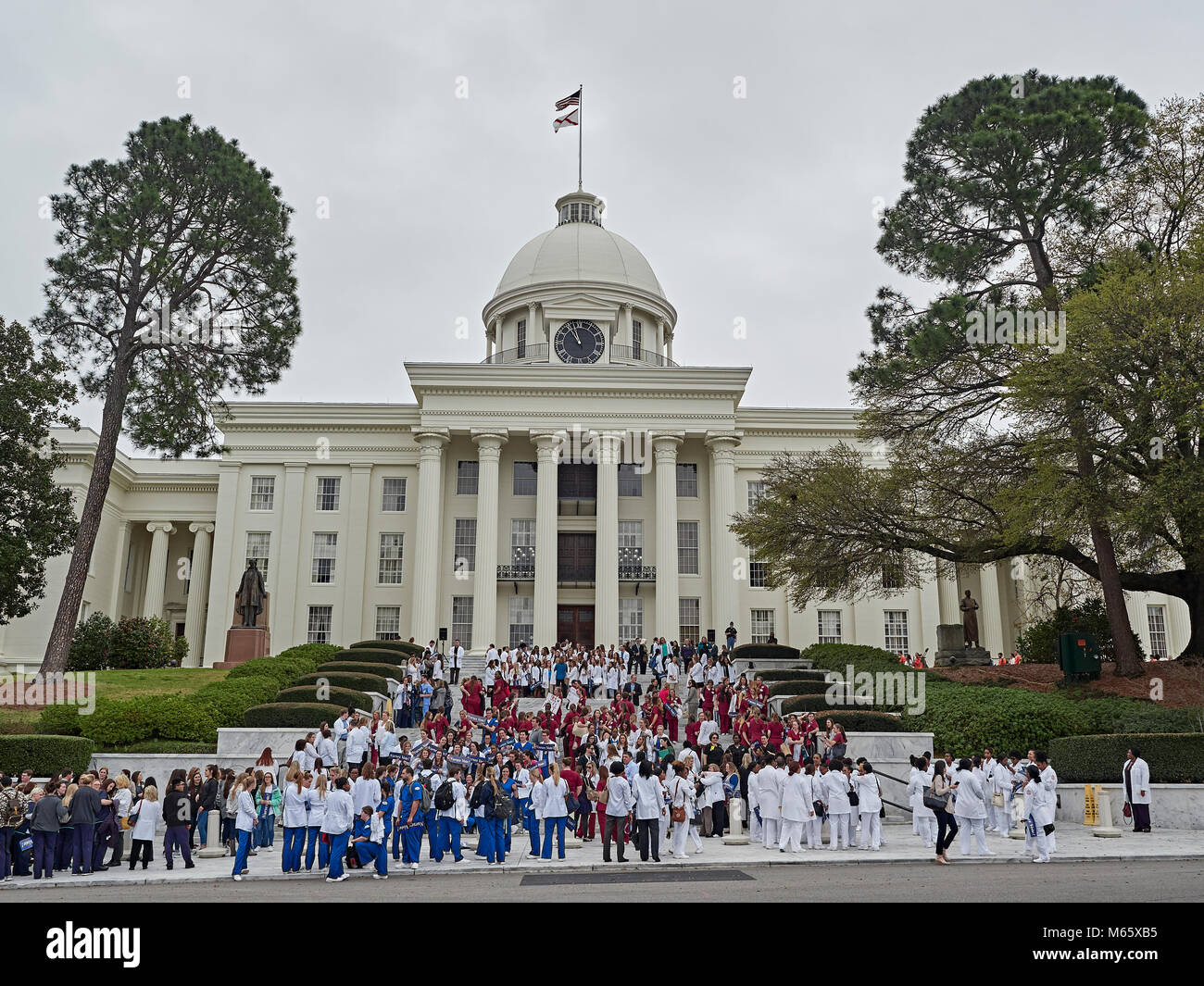 Krankenschwestern nehmen an der Alabama Krankenschwestern Tag am Kapitol, eine Rallye für das Gesundheitswesen bezogene Gesetzgebung in Montgomery Alabama, USA. Stockfoto