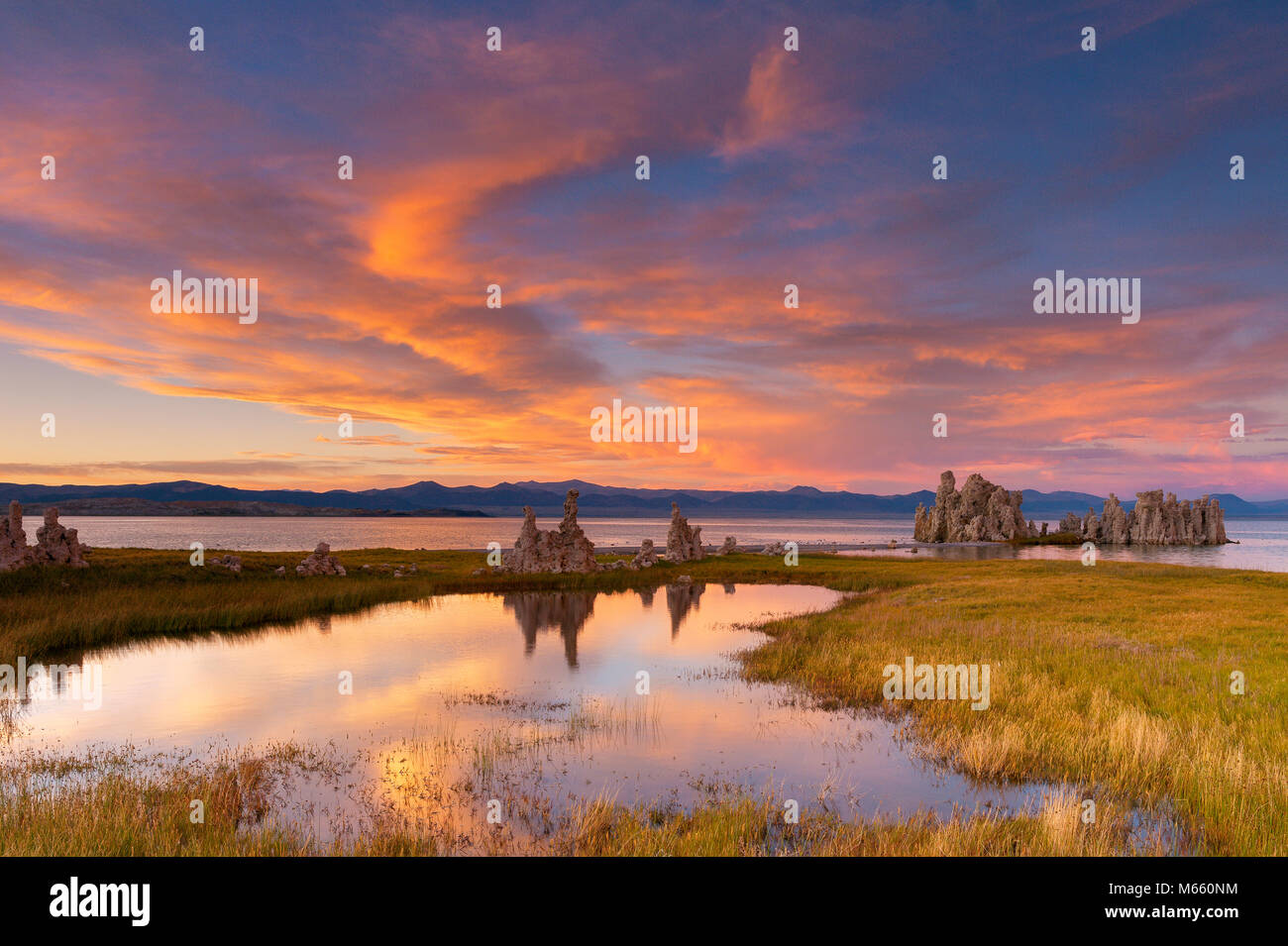 Sonnenuntergang, Tuffstein, Mono Lake, Mono Basin National Forest Scenic Area, Inyo National Forest, Kalifornien Stockfoto