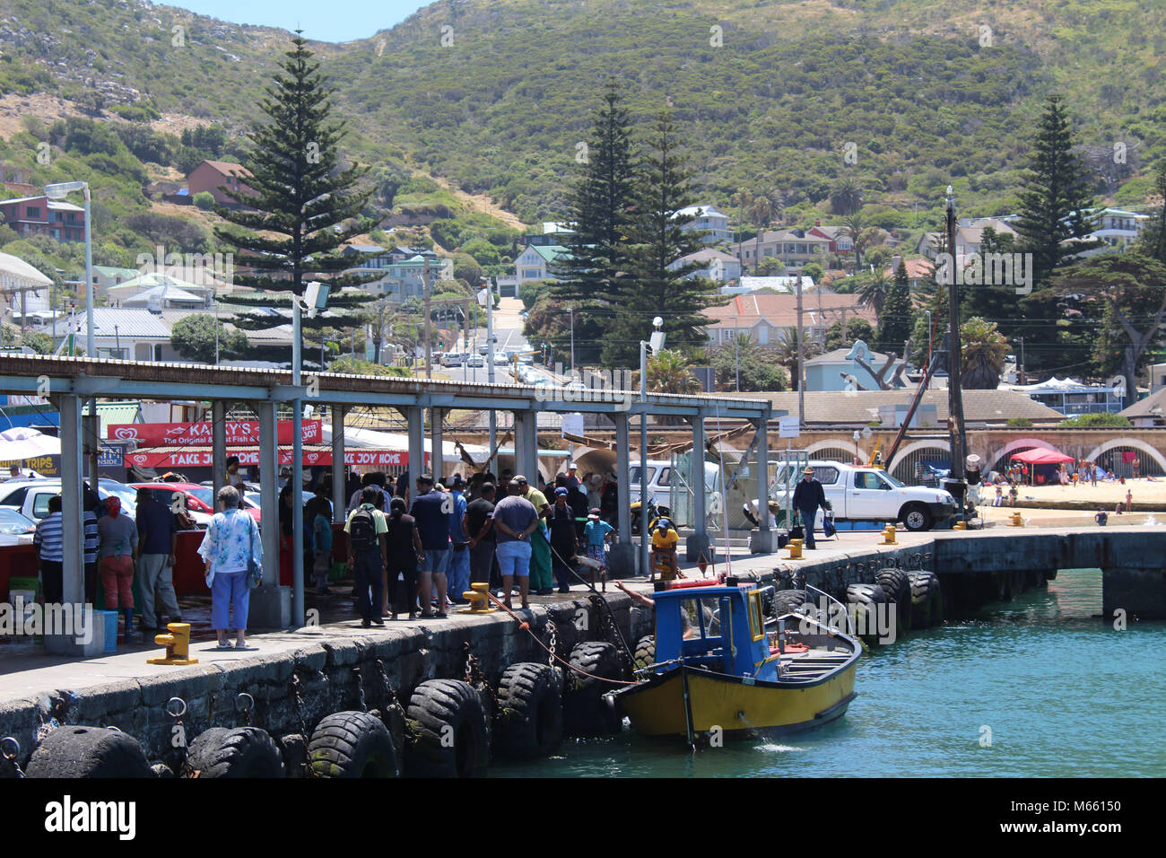 Hafen von Kalk Bay in Kapstadt. Gut für frische Meeresfrüchte Restaurants, um False Bay Stockfoto