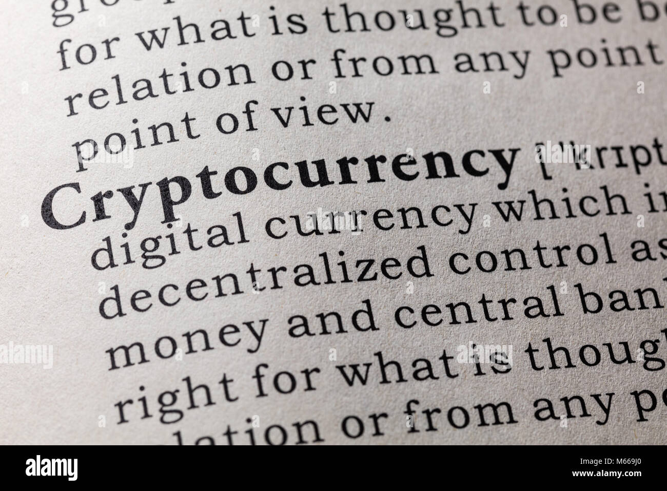 Fake Wörterbuch, Wörterbuch Definition des Wortes cryptocurrency. Einschließlich der wichtigsten beschreibende Wörter. Stockfoto