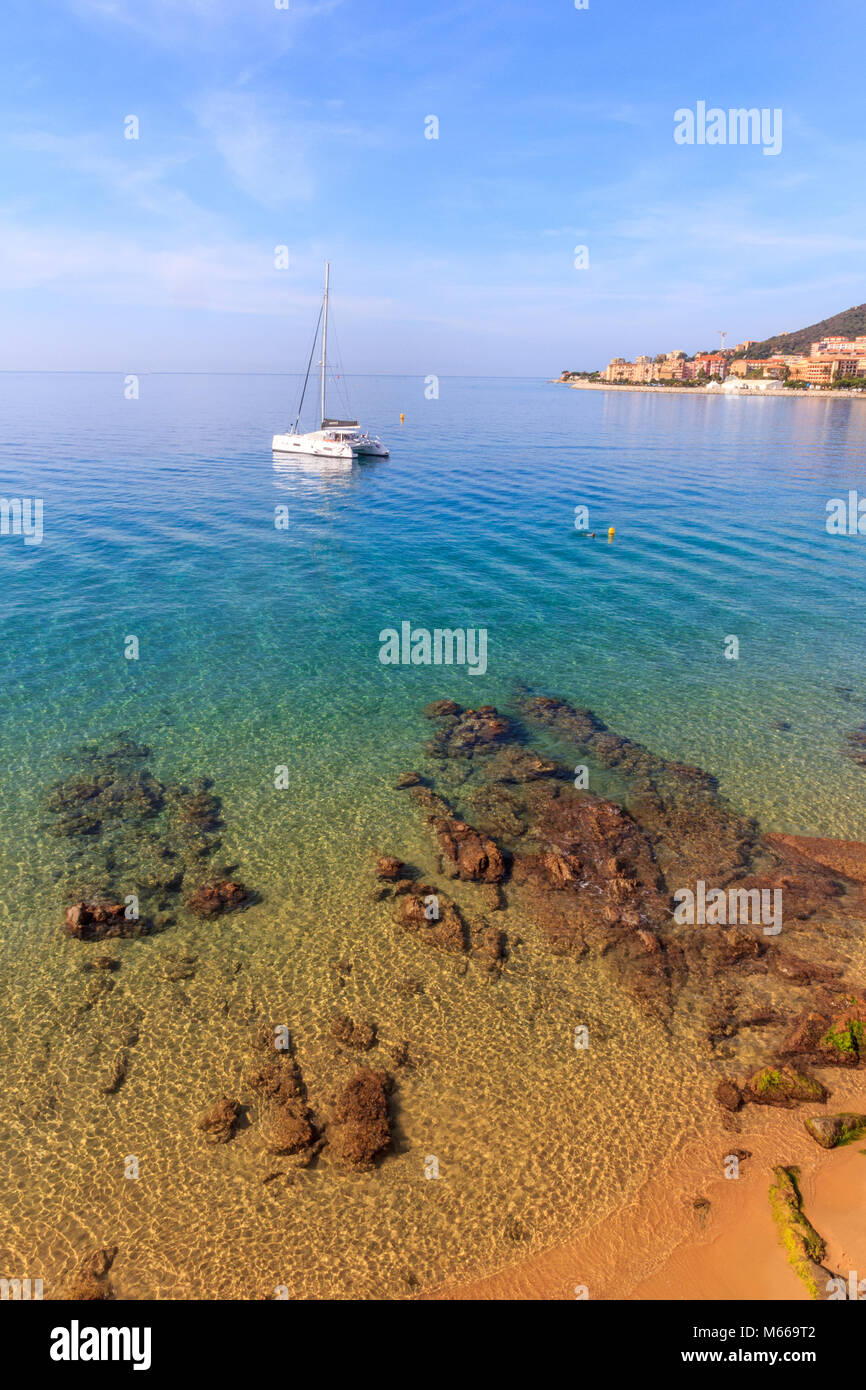 Katamaran Yacht vor Anker, Stockfoto