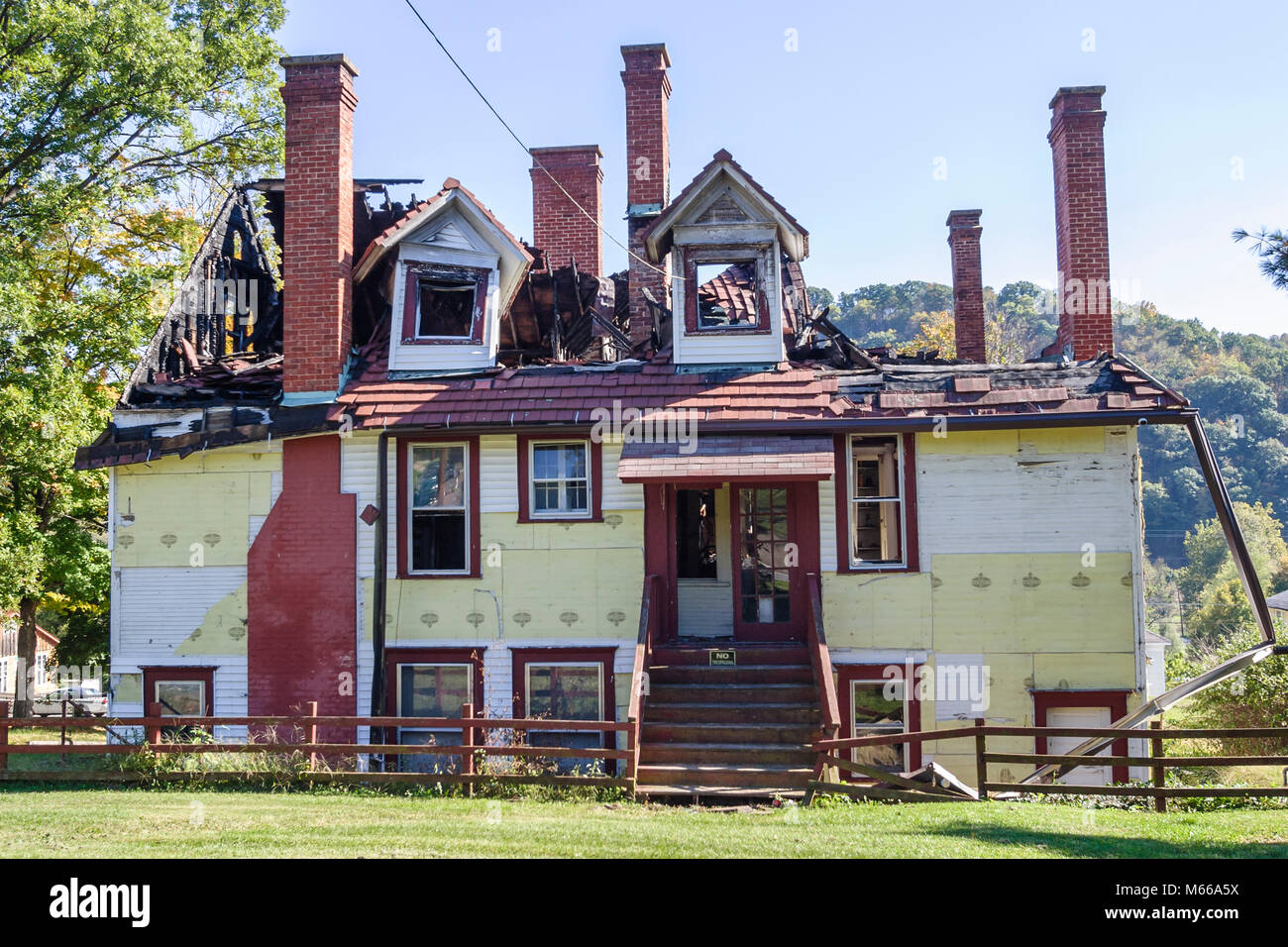 West Virginia, Appalachia Greenbrier County, Ronceverte, Feuer beschädigt Haus, Häuser, Gebäude, verbrannt, verurteilt, WV0410060018 Stockfoto