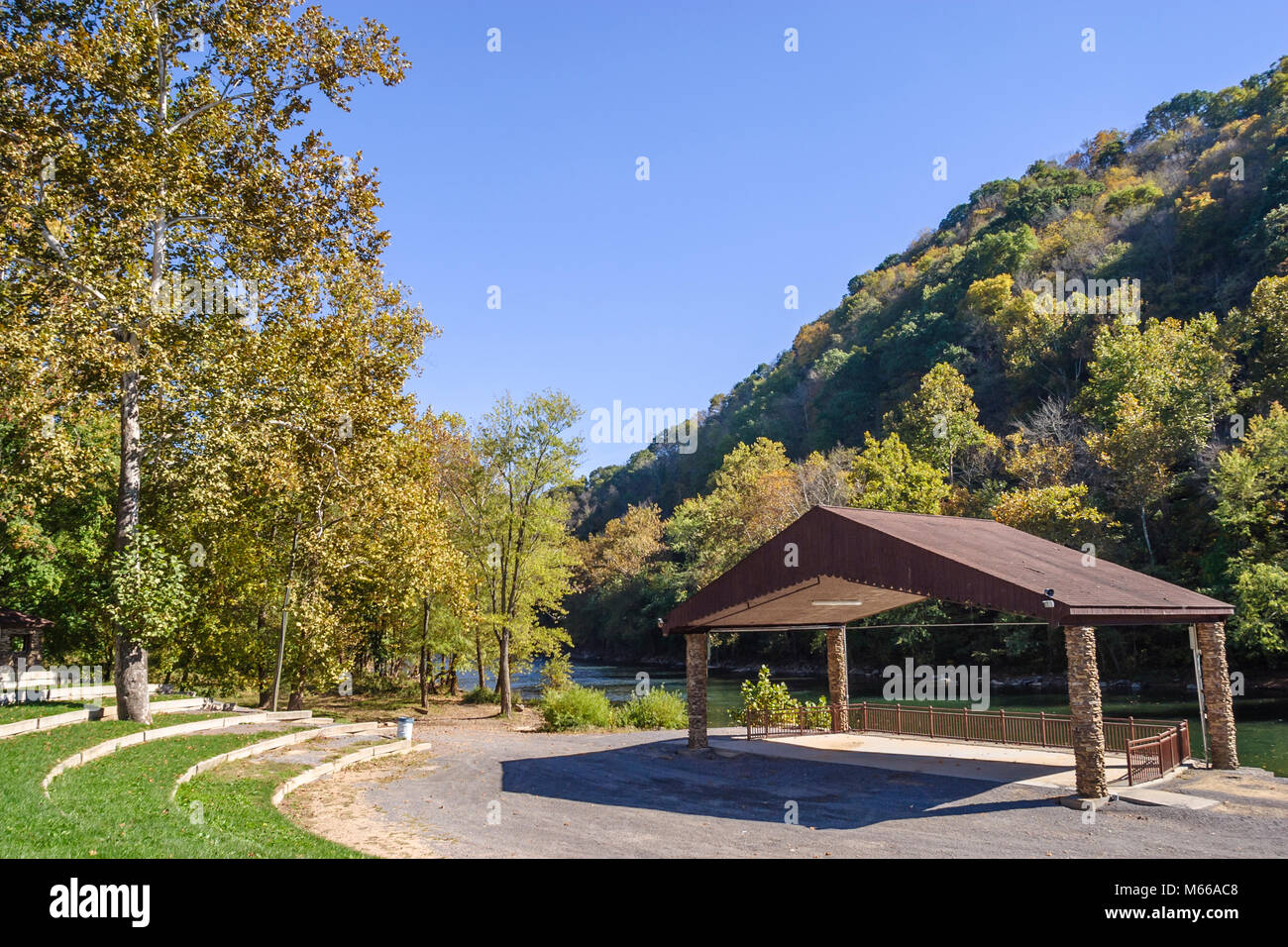 West Virginia, Appalachia Greenbrier County, Ronceverte, Amphitheater am Greenbrier River Water, Allegheny Mountains, Besucher reisen unterwegs Stockfoto