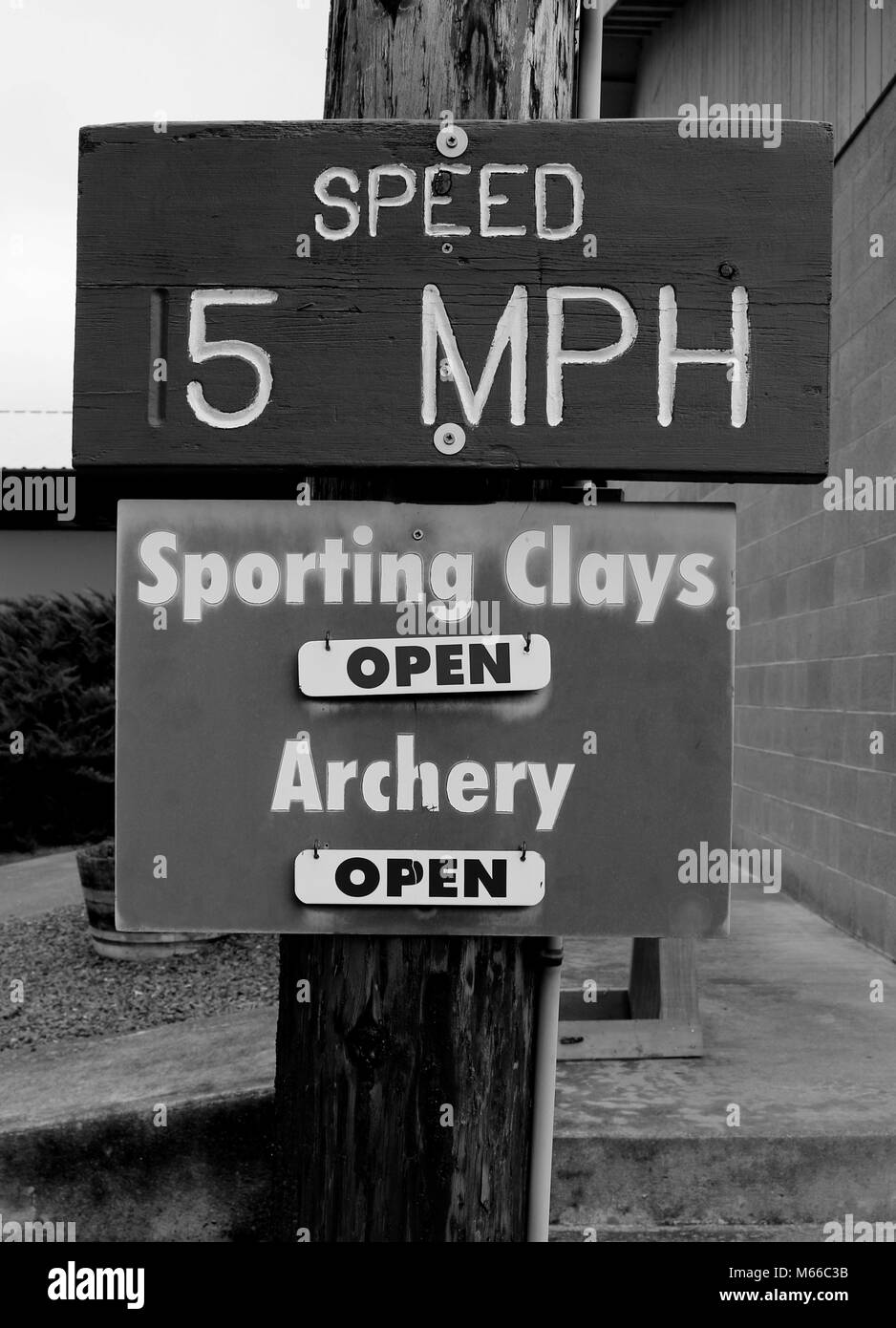 Speed 5 mph, Sporting Lehm und Bogenschießen Zeichen Stockfoto