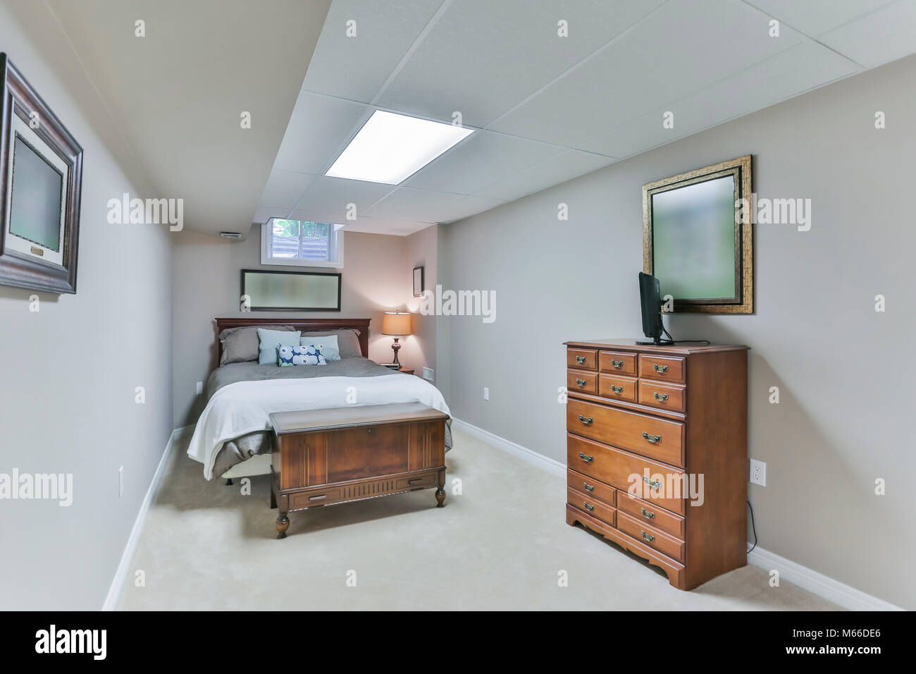 Schlafzimmer, moderne Innenarchitektur, neues Haus Stockfoto