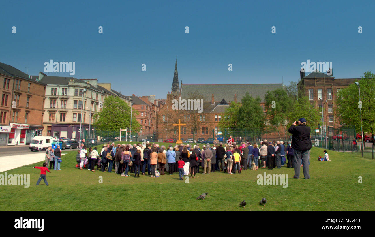 Open air Karfreitag Service mit Kreuz Ostern Partick, Glasgow, Großbritannien Stockfoto