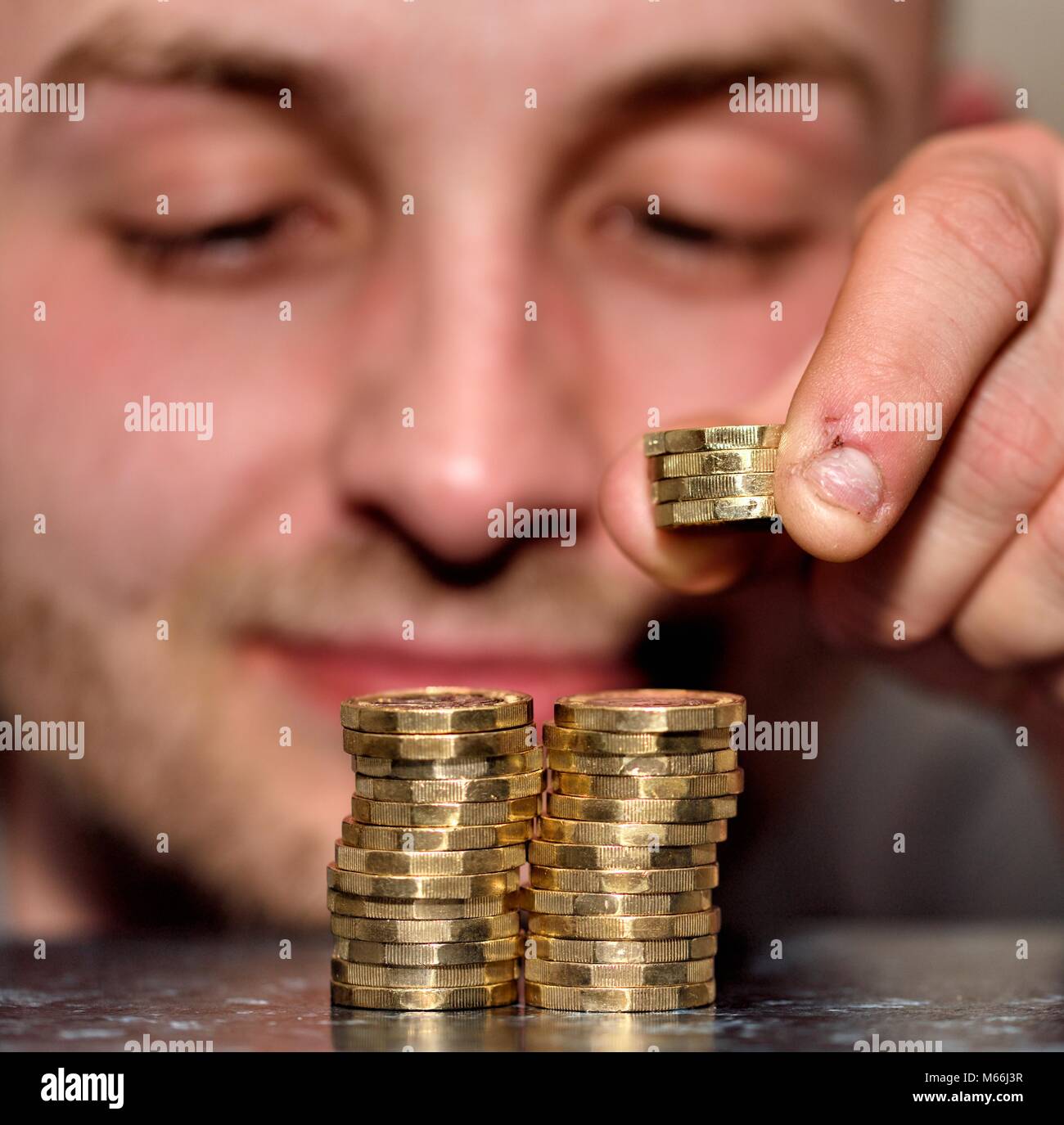 Pound Münzen Geld sparen Sparen Konzept Stockfoto