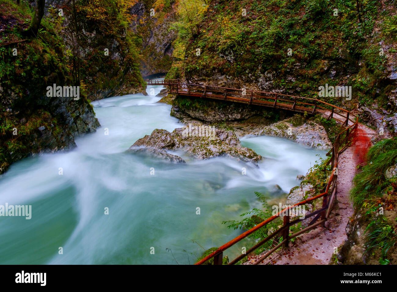 Wunderbare Schlucht Vintgar curlicue Fluss und schöne Farben in Slowenien Stockfoto