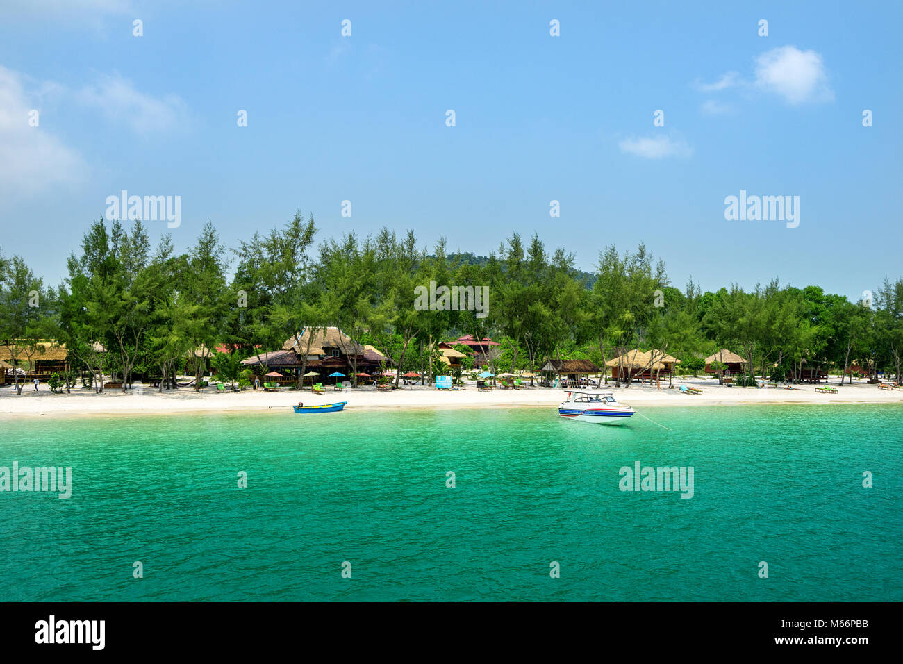 Landschaft Foto der schönen weißen Sand exotischen Strand auf Koh Rong Insel, Sihanoukville, Kambodscha Stockfoto