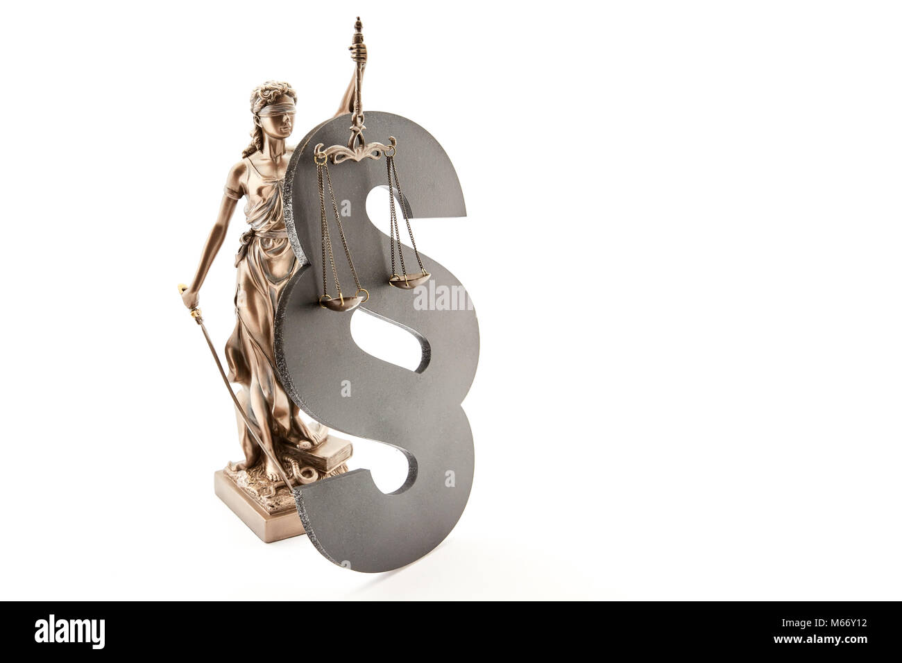 Recht und Gesetz Konzept mit Justitia Figur und Absatz Symbol Stockfoto