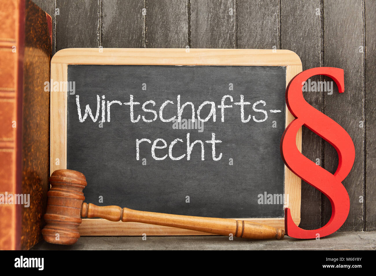 Deutsche Wort - (Handelsrecht) als Konzept auf einer Tafel Stockfoto