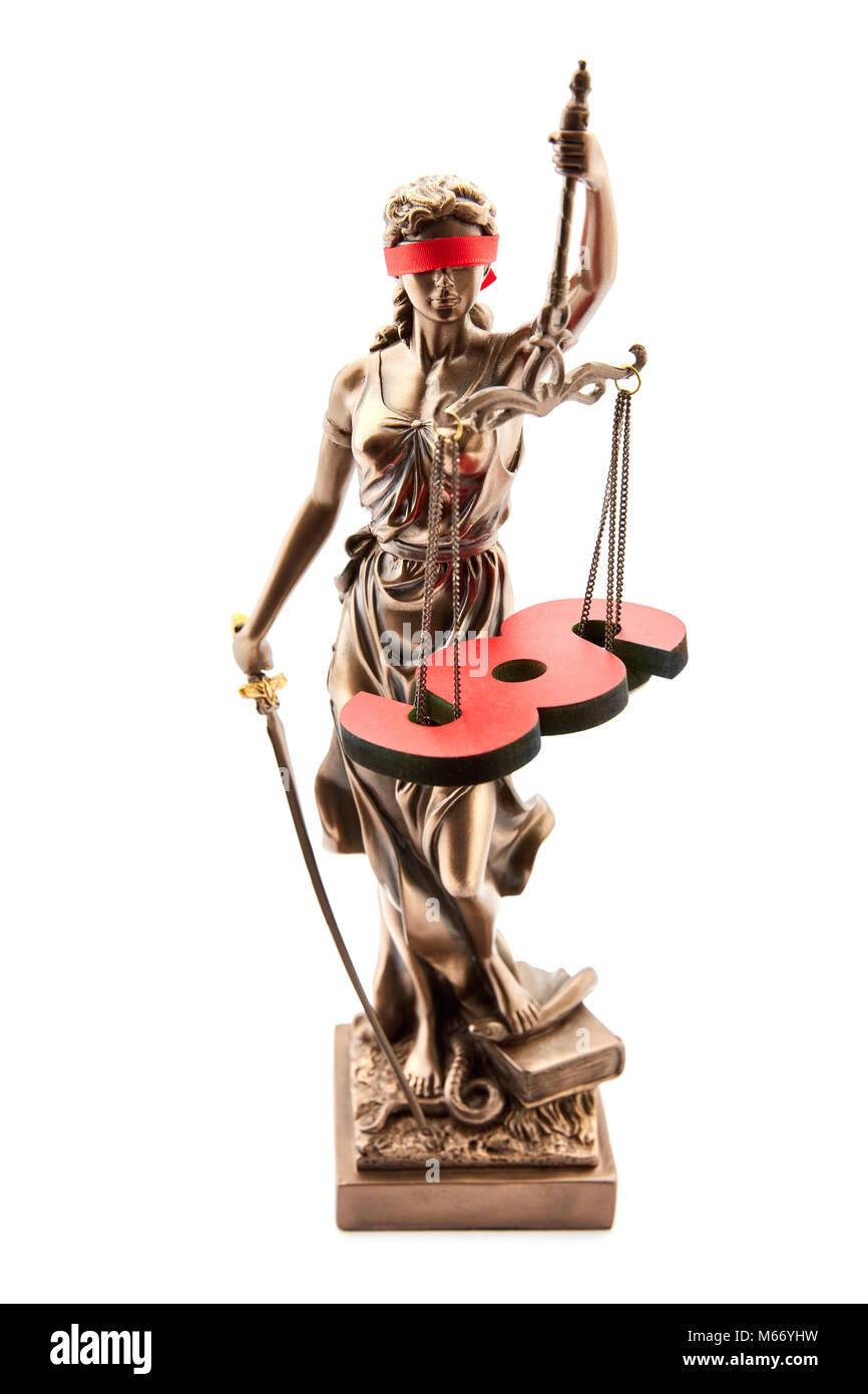 Recht und Gesetz Konzept mit Justitia und Absatz auf einer Waage Stockfoto