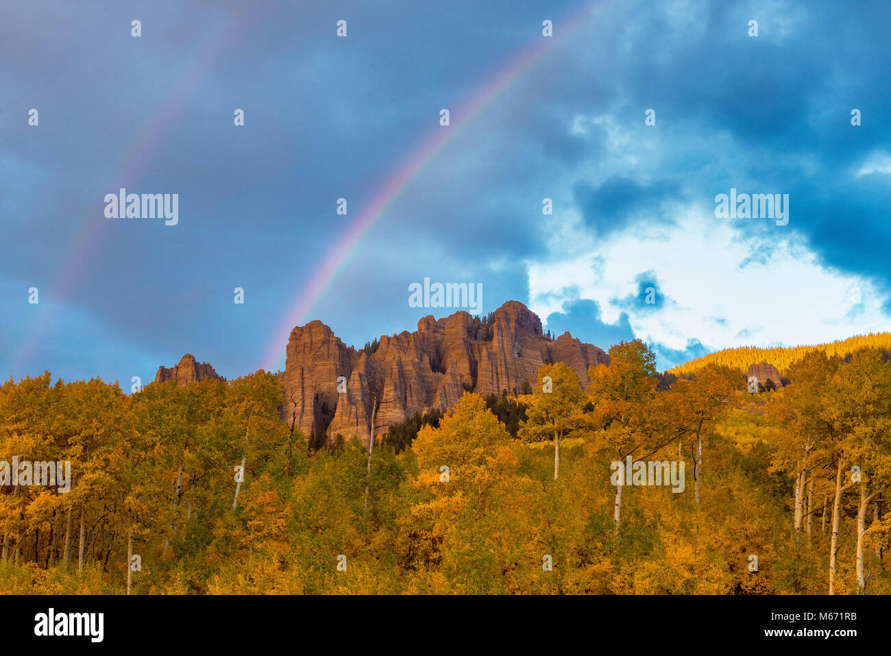 Double Rainbow, Aspen, Populus tremula, cimmaron Ridge, Uncompahgre National Forest, Colorado Stockfoto