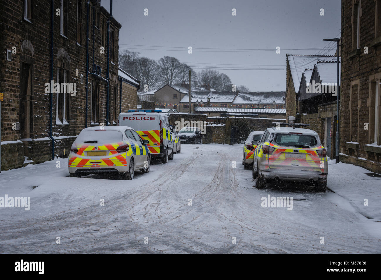 Clitheroe, Lancs. 1 Mär, 2018. UK Wetter: Schnee am frühen Morgen bringt Clitheroe und das Ribble Valley zum Erliegen. Pendler stehen vor einer schwierigen Aufgabe mit öffentlichen Verkehrsmitteln Verspätungen und geschlossene Straßen. Viele Schulen geschlossen. Credit: Stephen Fleming/Alamy leben Nachrichten Stockfoto